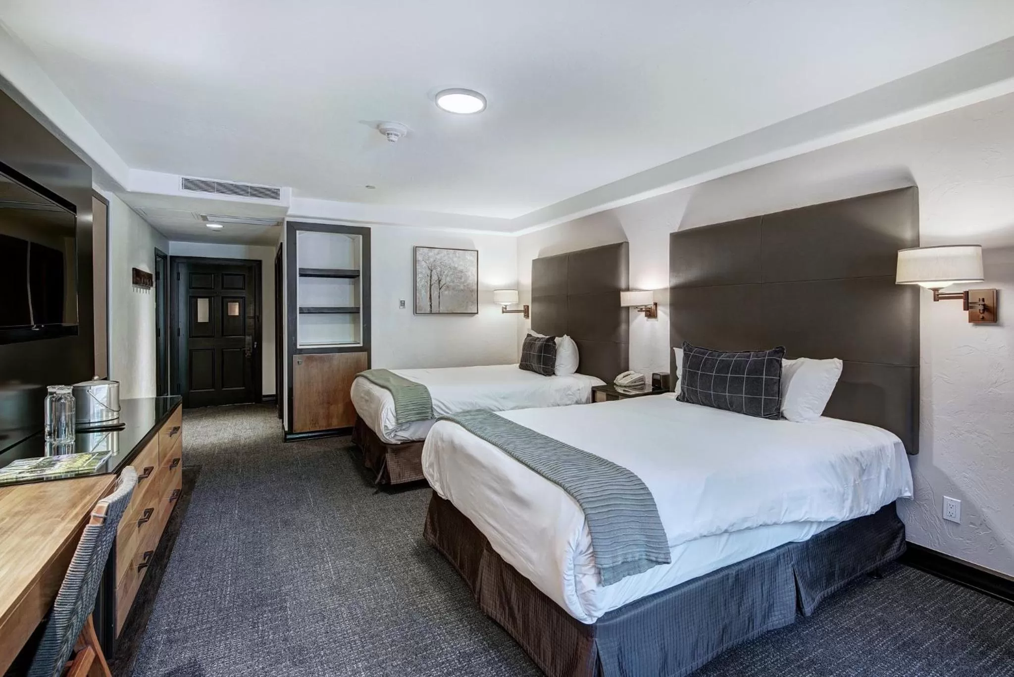 Photo of the whole room, Bed in The Pines Lodge, a RockResort, by Vail Resorts