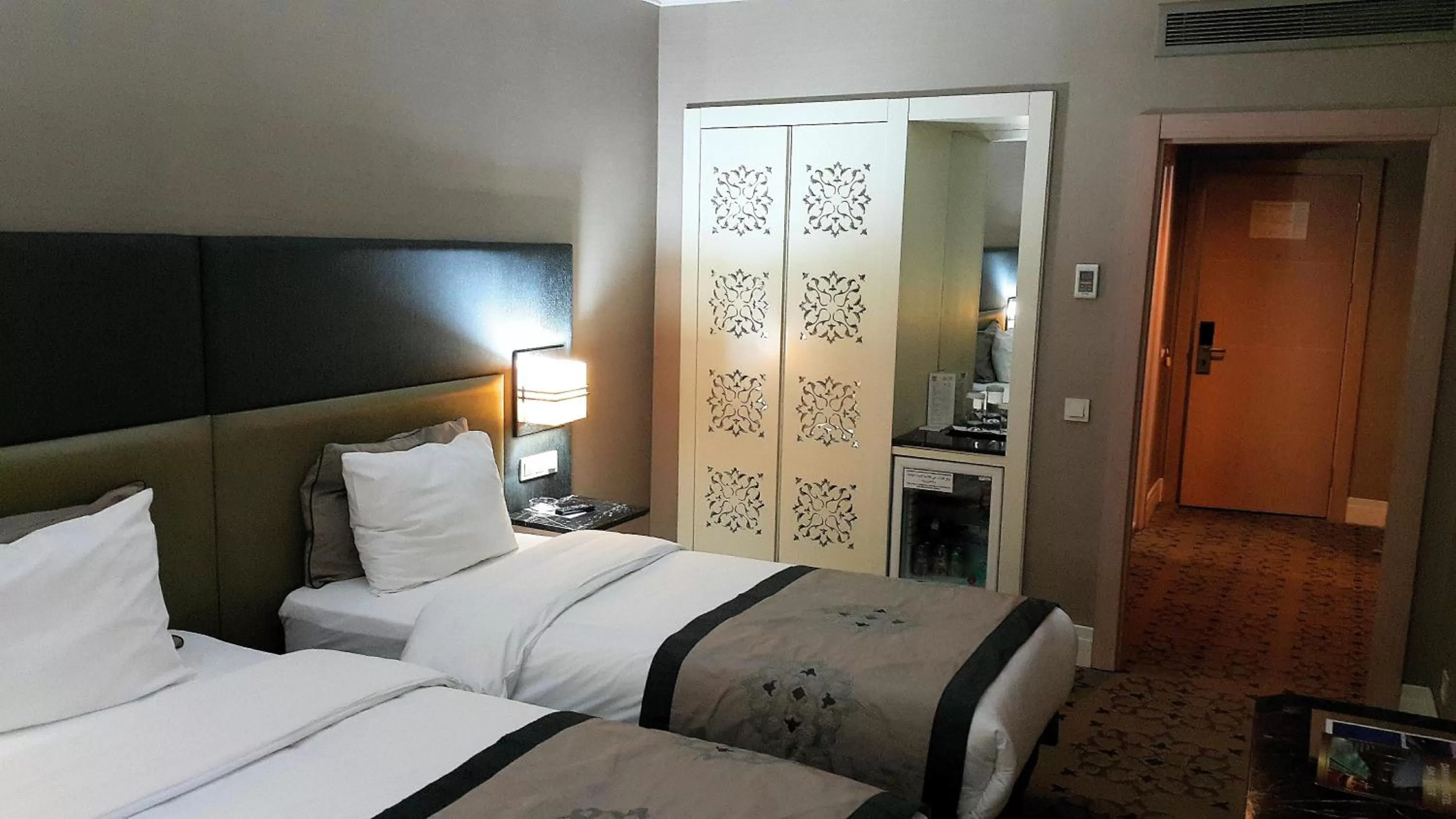 Bedroom, Bed in Darkhill Hotel