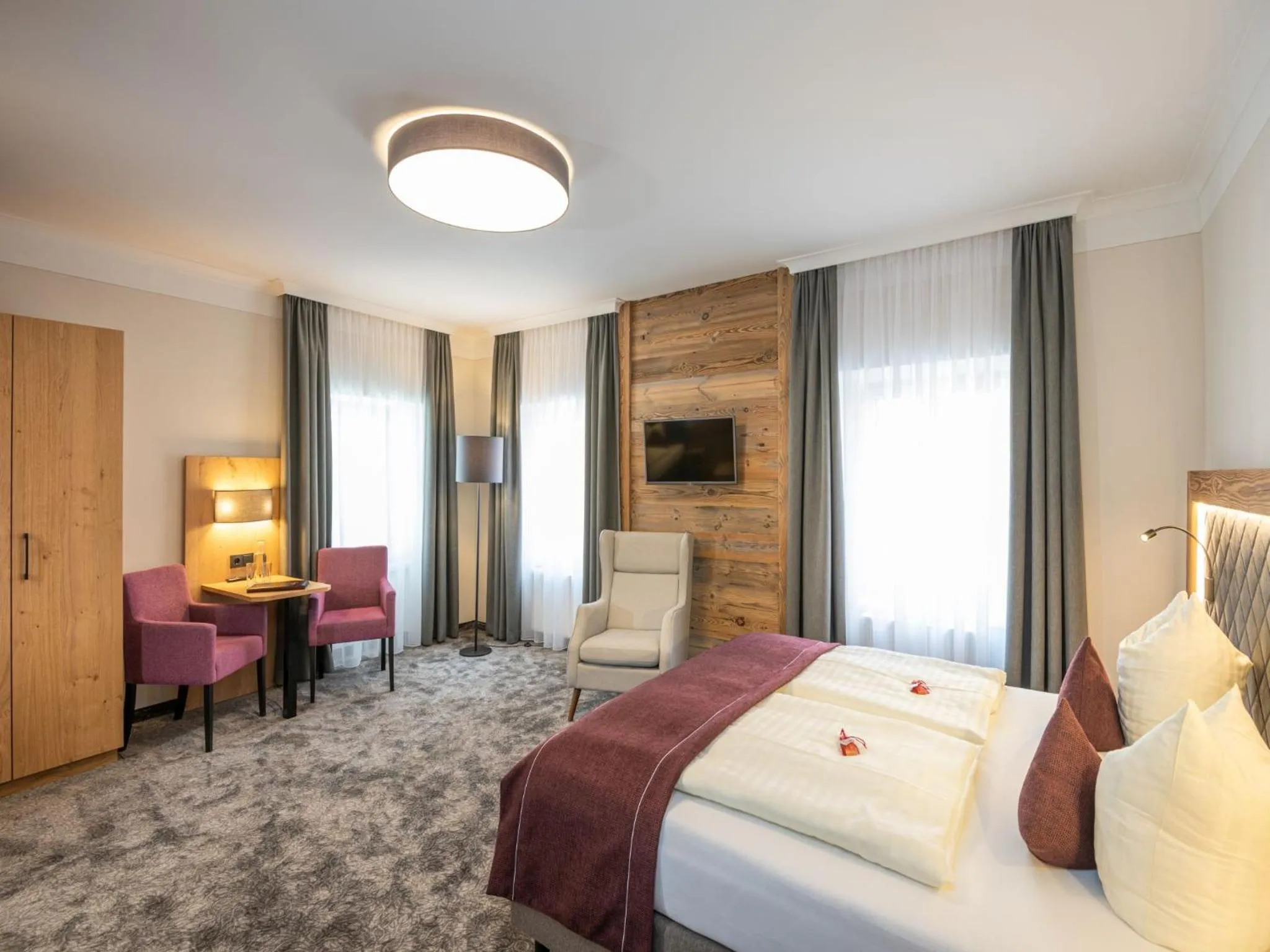 Photo of the whole room, Bed in Hotel Stegerbräu