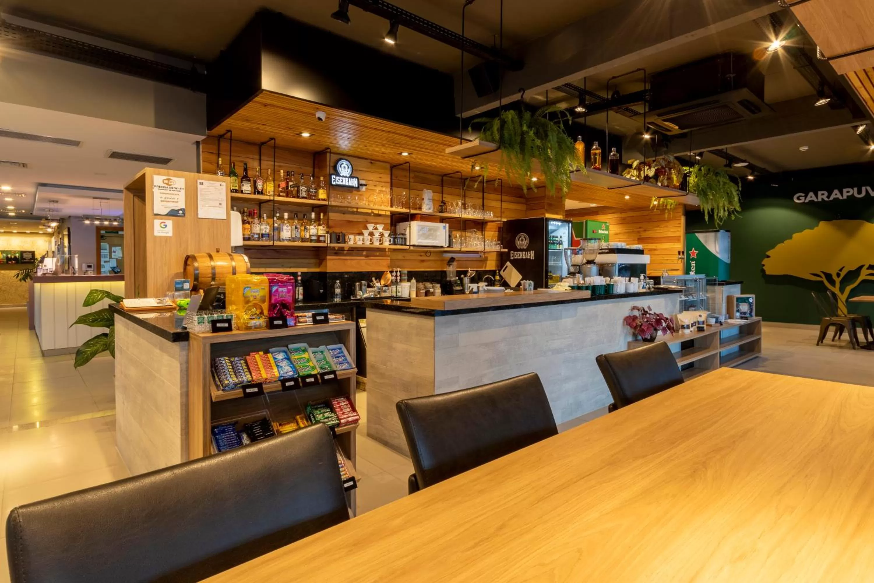 Restaurant/places to eat in Mercure Florianópolis