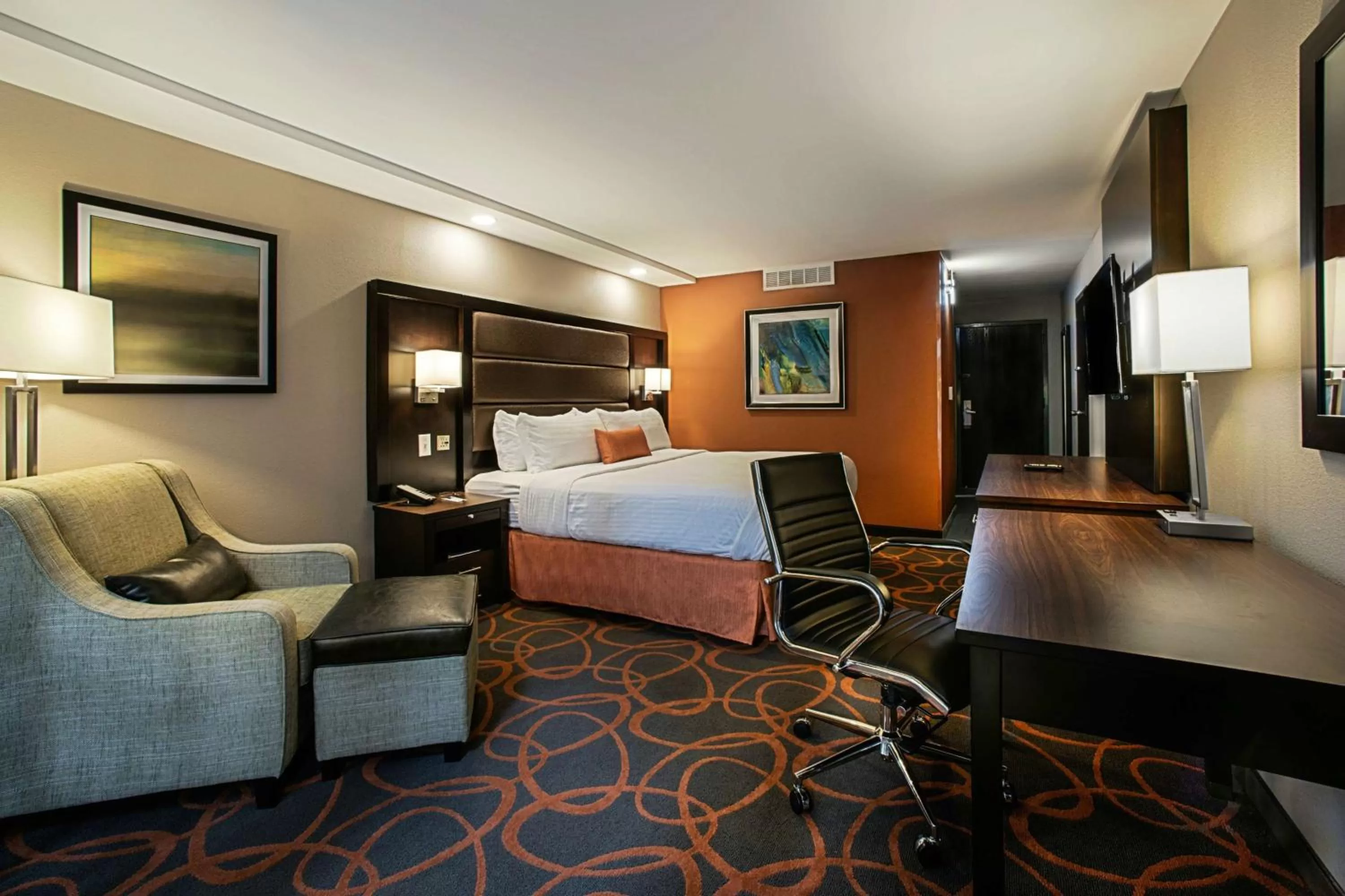 King Room with Roll-in Shower - Disability Access/Non-Smoking in Best Western Premier Alton-St Louis