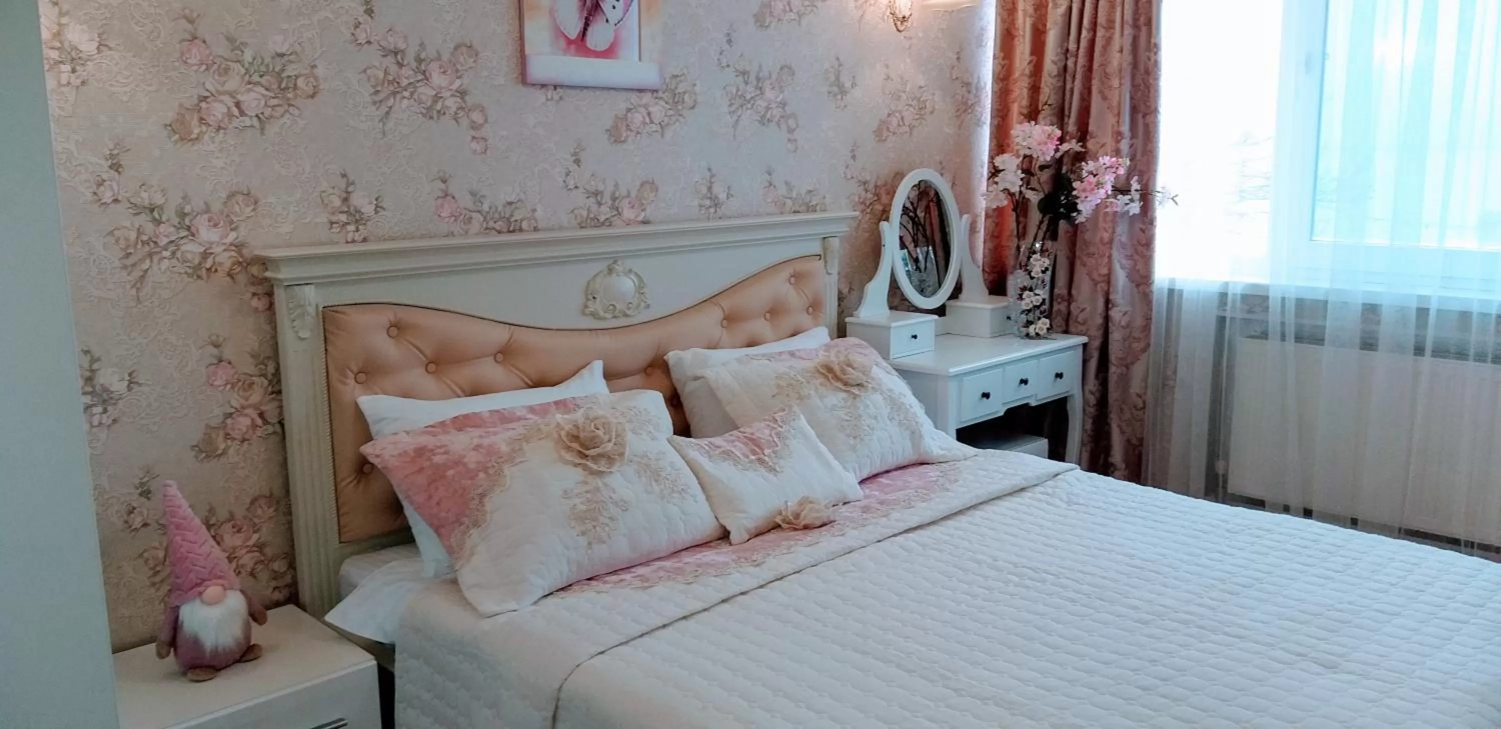 Photo of the whole room, Bed in Shalanda