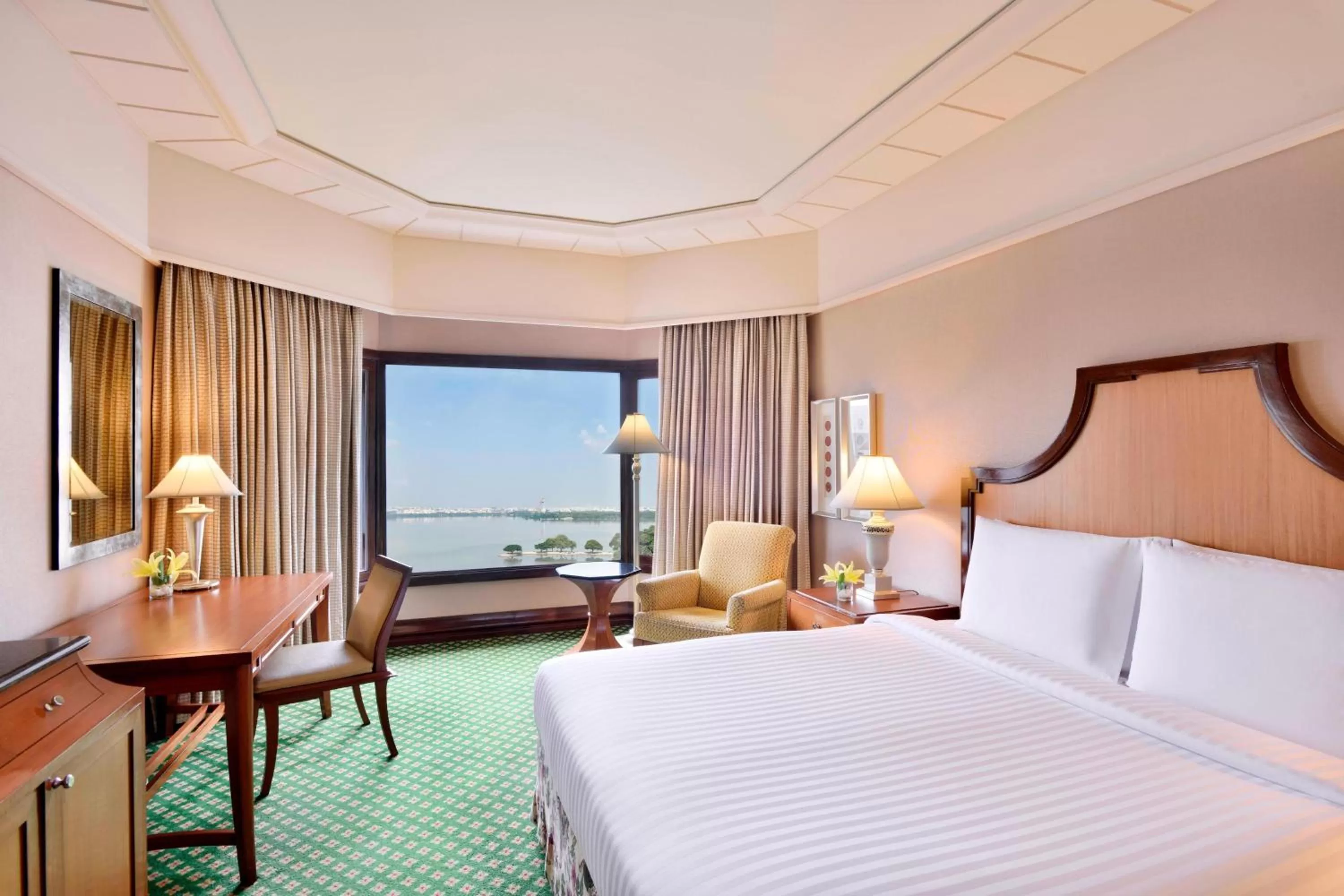 Photo of the whole room, Bed in Hyderabad Marriott Hotel & Convention Centre