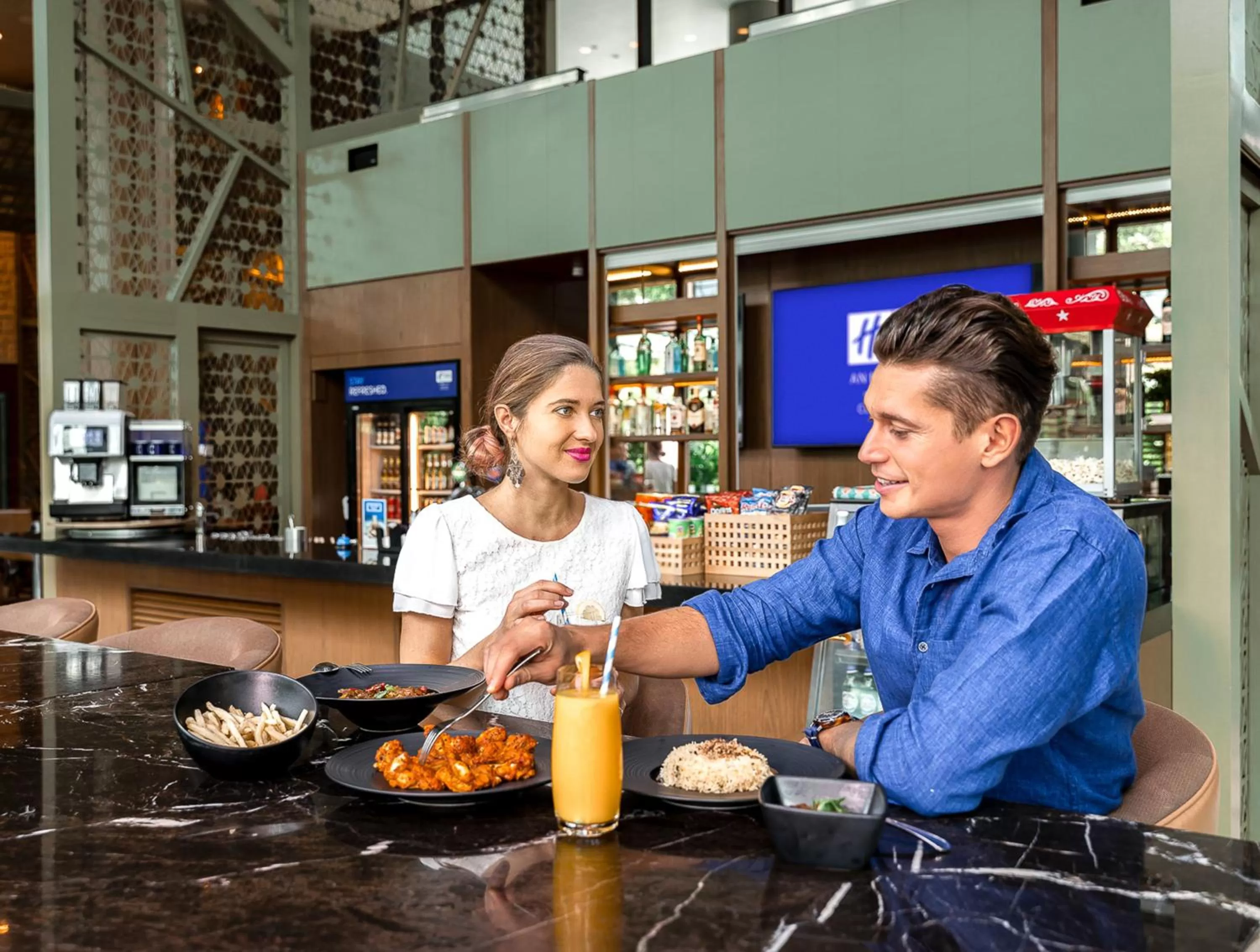 Lounge or bar in Holiday Inn Express Singapore Clarke Quay by IHG