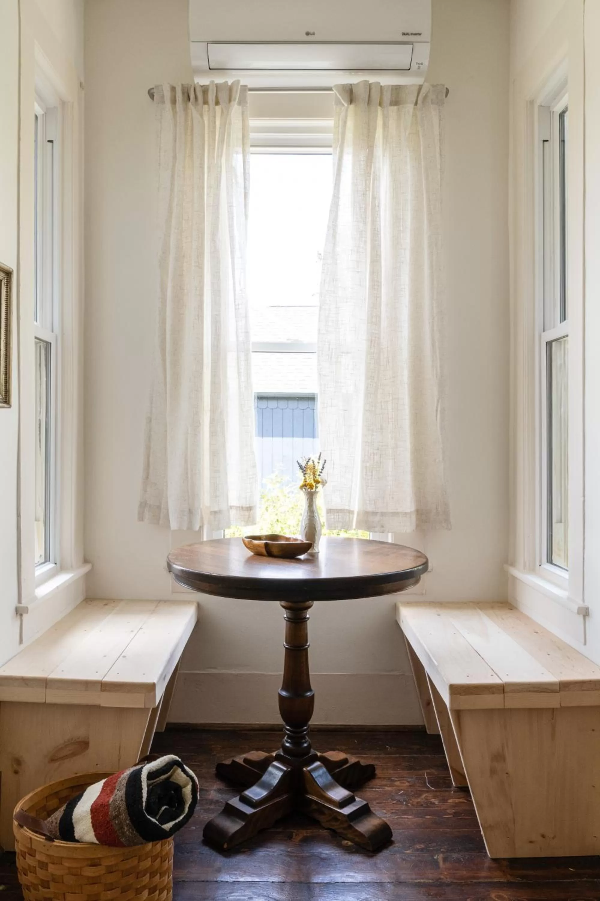 Seating area in Eastwind Hotel Lake Placid