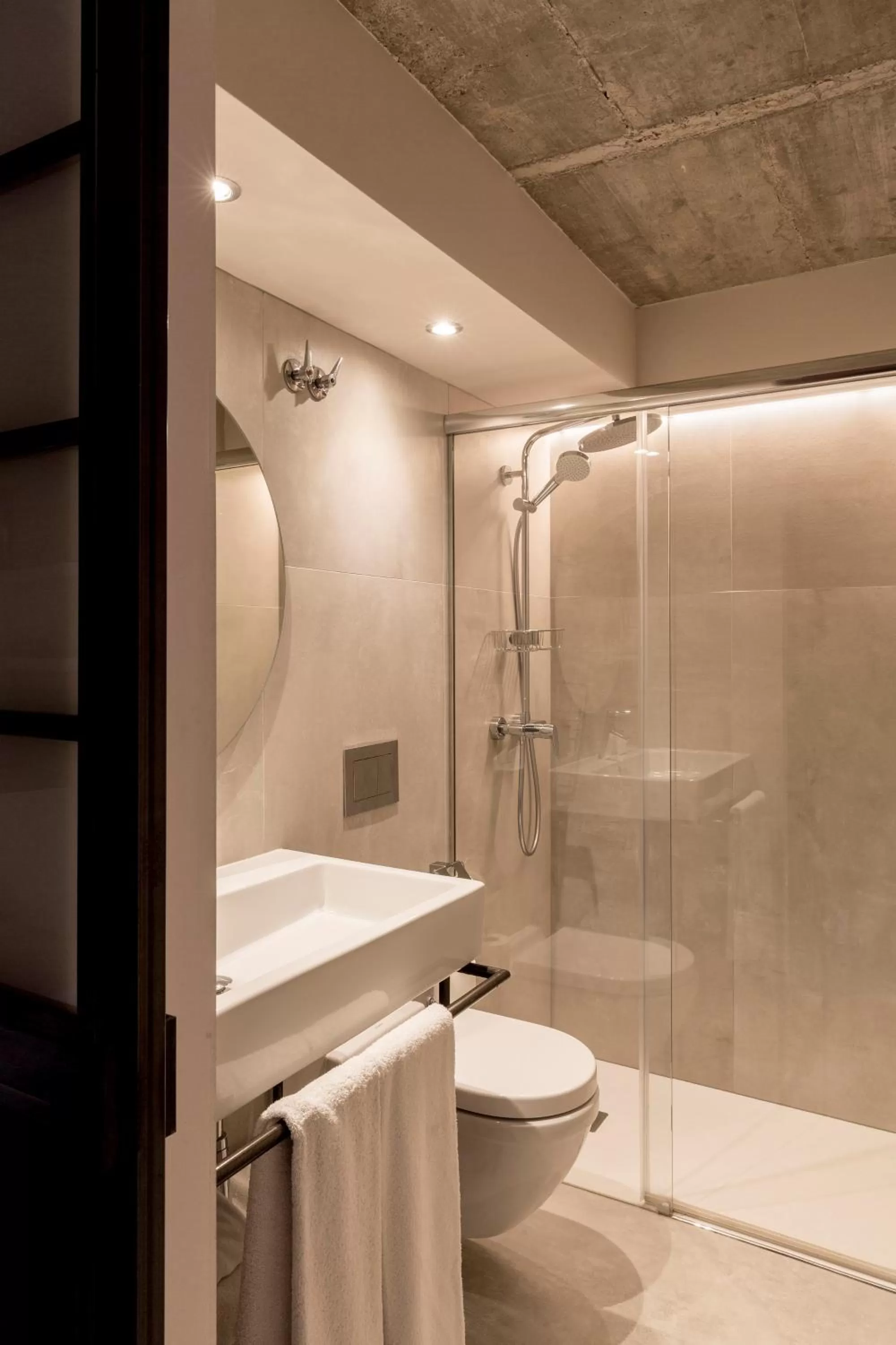 Bathroom in Barcelona Apartment Republica