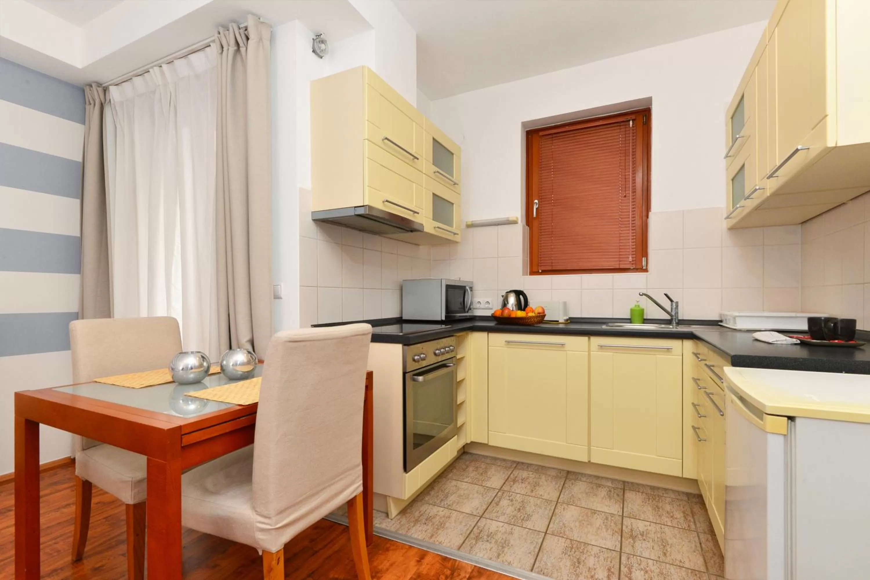 Kitchen or kitchenette in Lord Residence