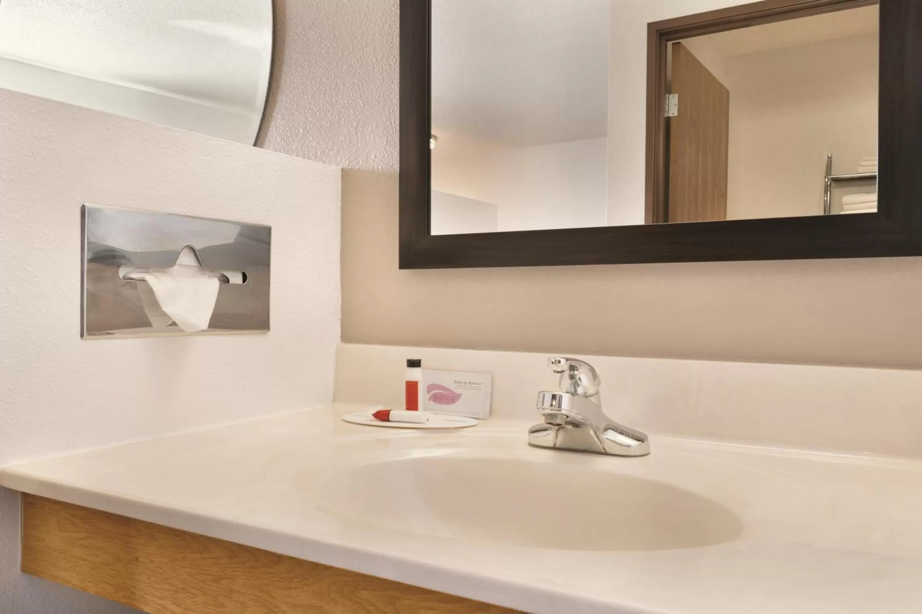 One-Bedroom Suite with Three Queen Beds - Non-Smoking in Super 8 by Wyndham Custer/Crazy Horse Area One-Bedroom Suite with Three Queen Beds - Non-Smoking in Super 8 by Wyndham Custer/Crazy Horse Area