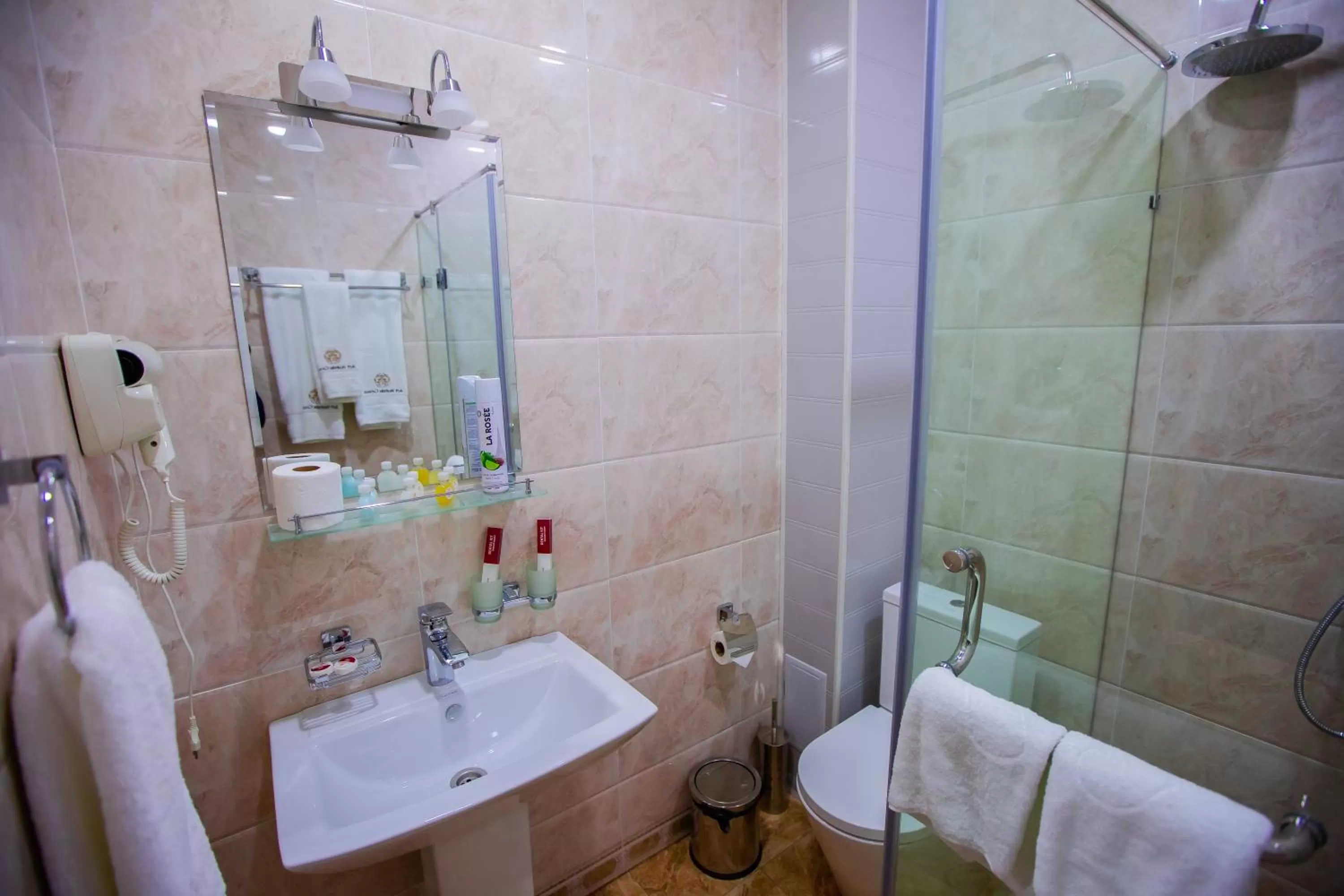 Shower in Art Regency Premium Hotel, Free Airport Shuttle Service