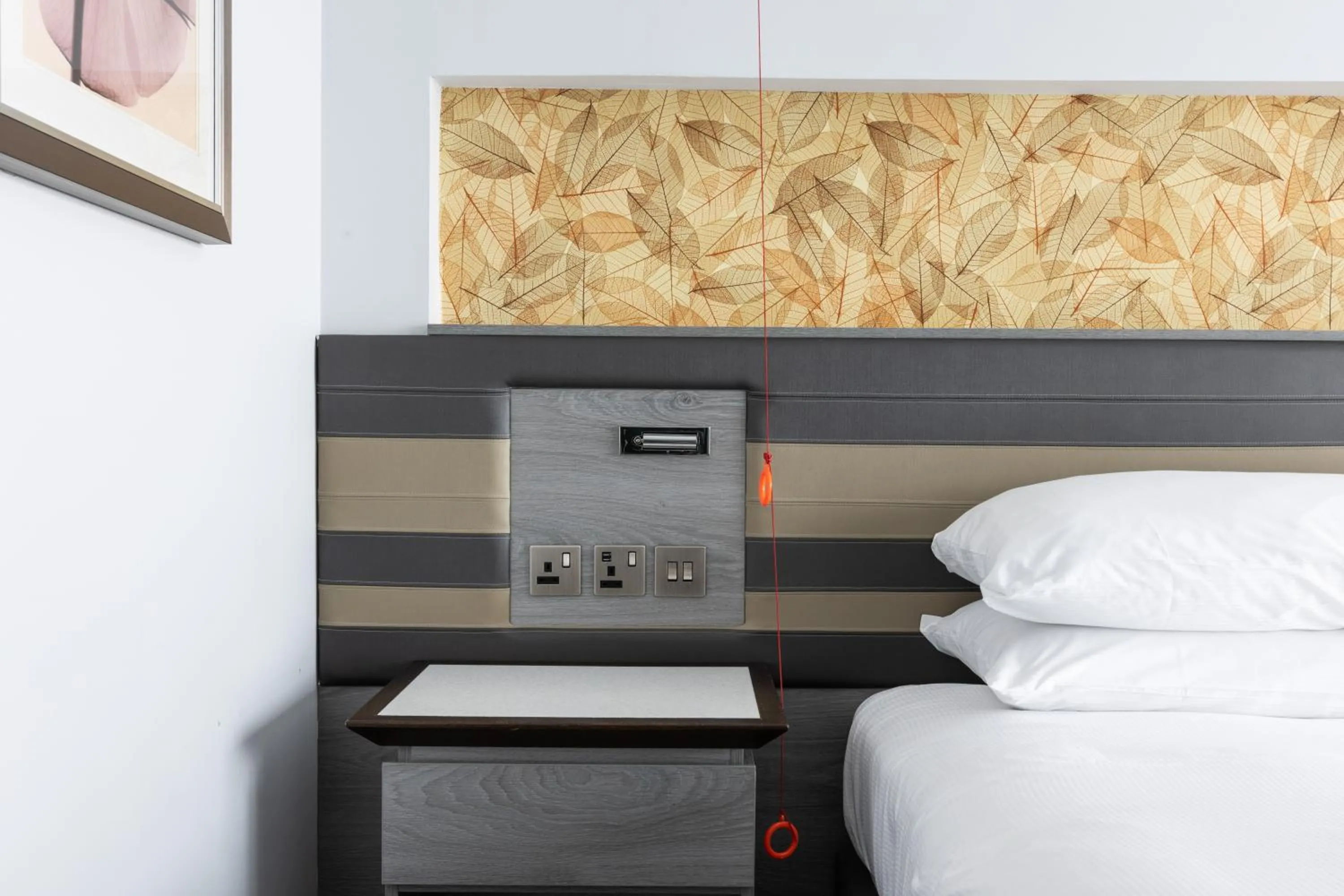 Bedroom, Bed in DoubleTree by Hilton Edinburgh - Queensferry Crossing