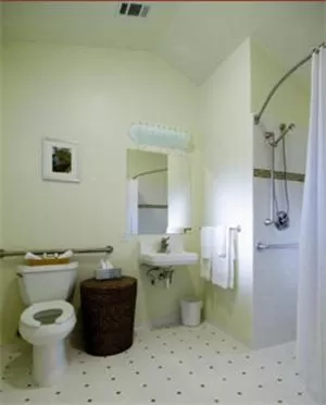 Bathroom in Queen's Inn By The River