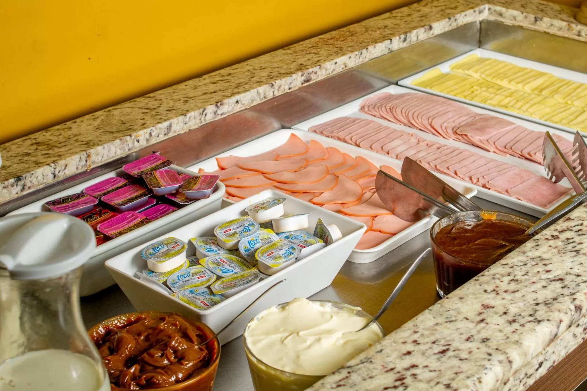 Breakfast in Embaixador Hotel & Centro de Eventos by Fast10