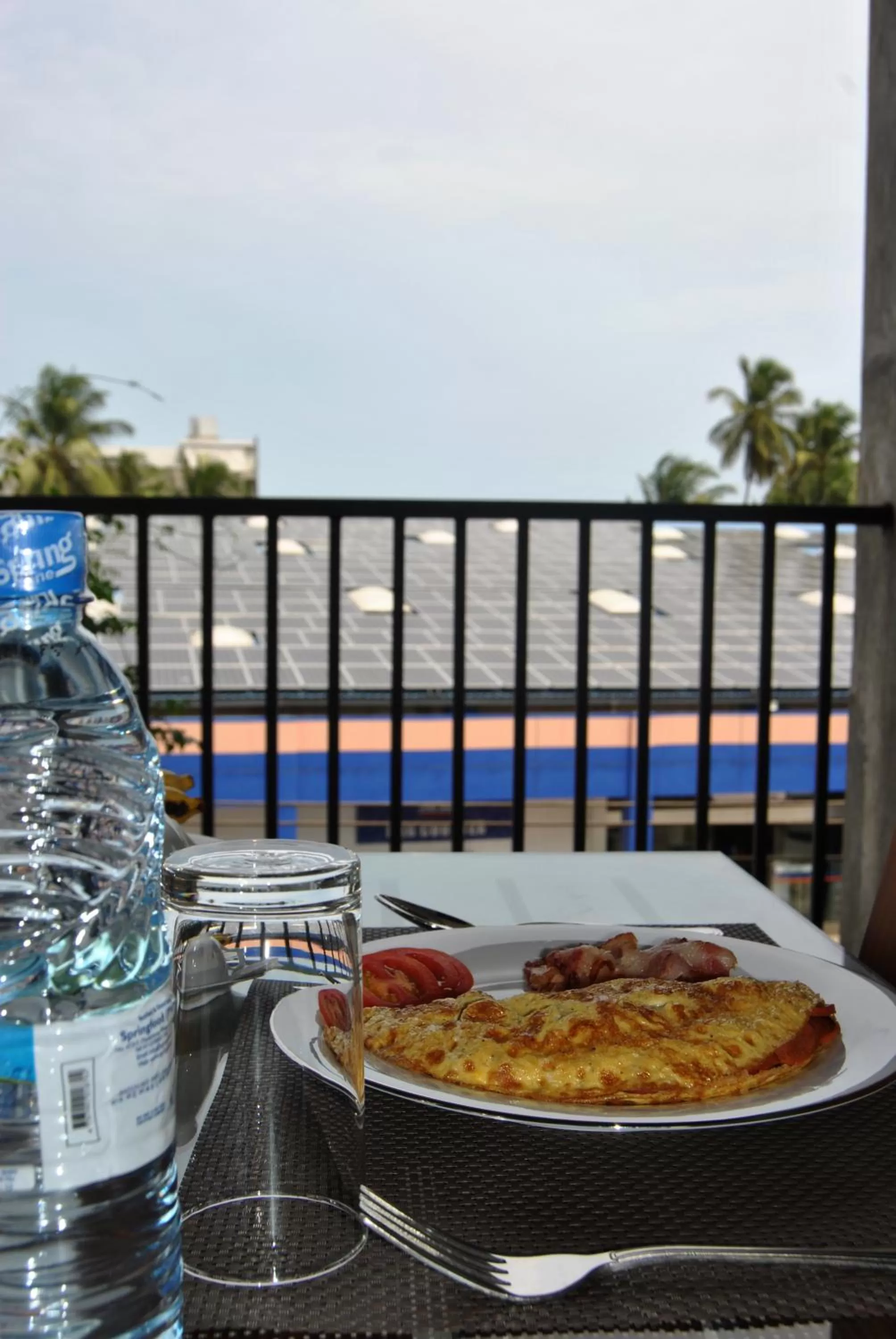 Food and drinks in The Canoe