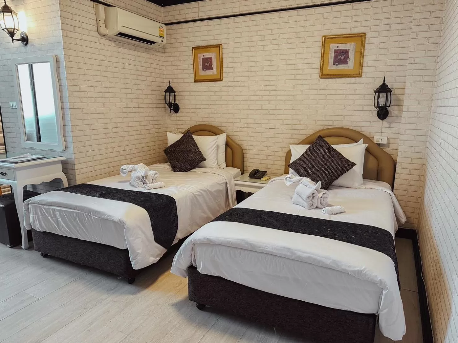 Bed in Hotel De Khuvieng