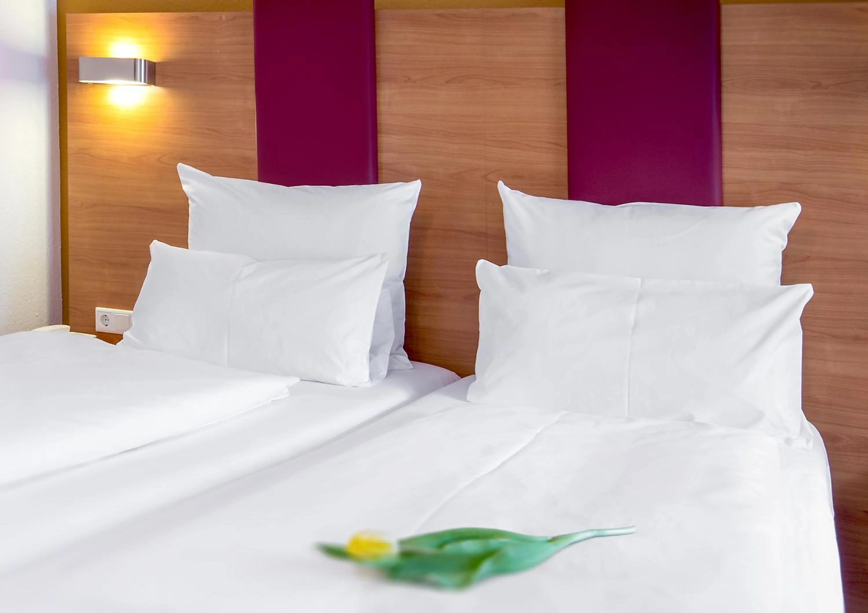 Bed in TIPTOP Hotel Burgschmiet Garni