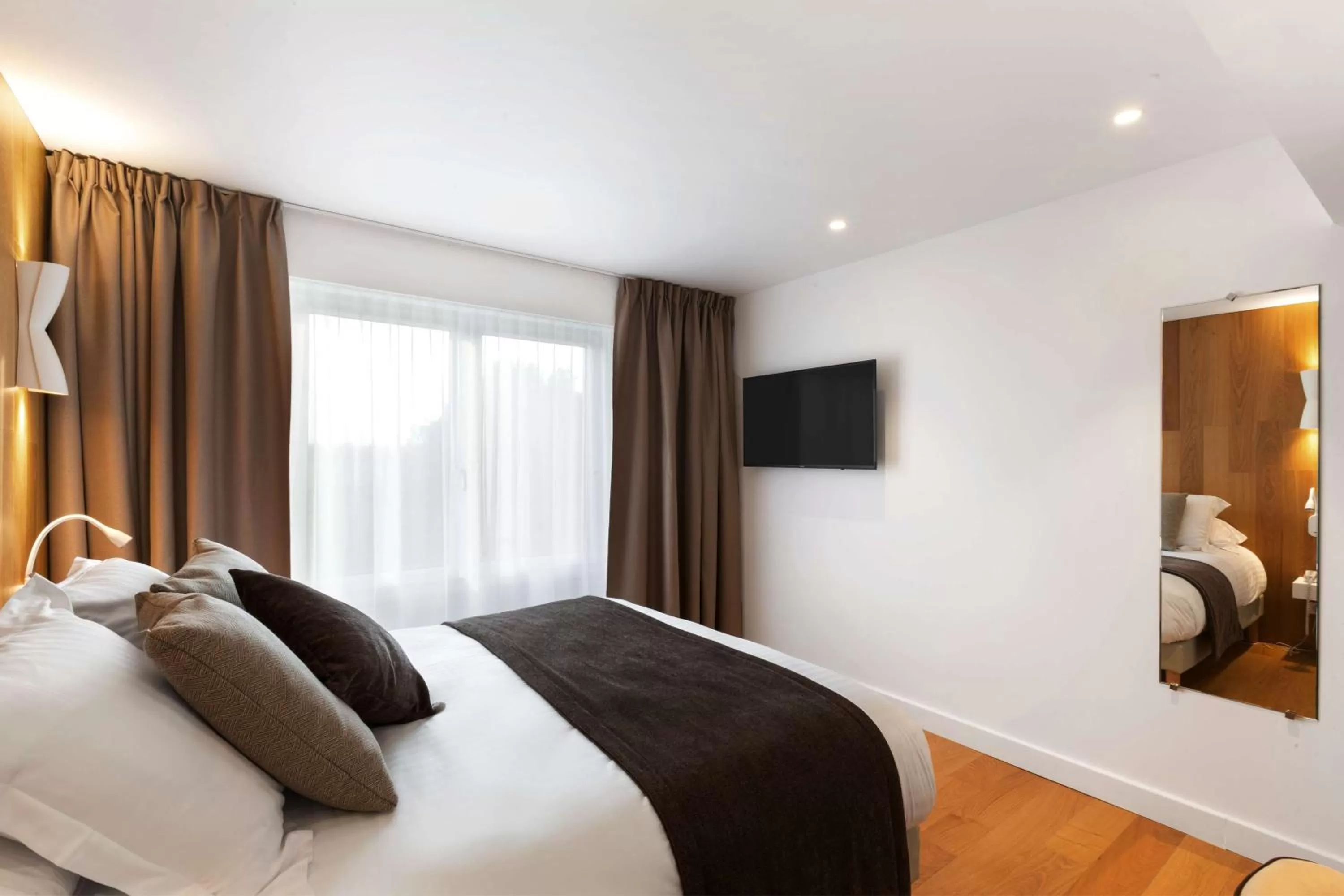 Photo of the whole room, Bed in Best Western L'Aquarium Arras Nord