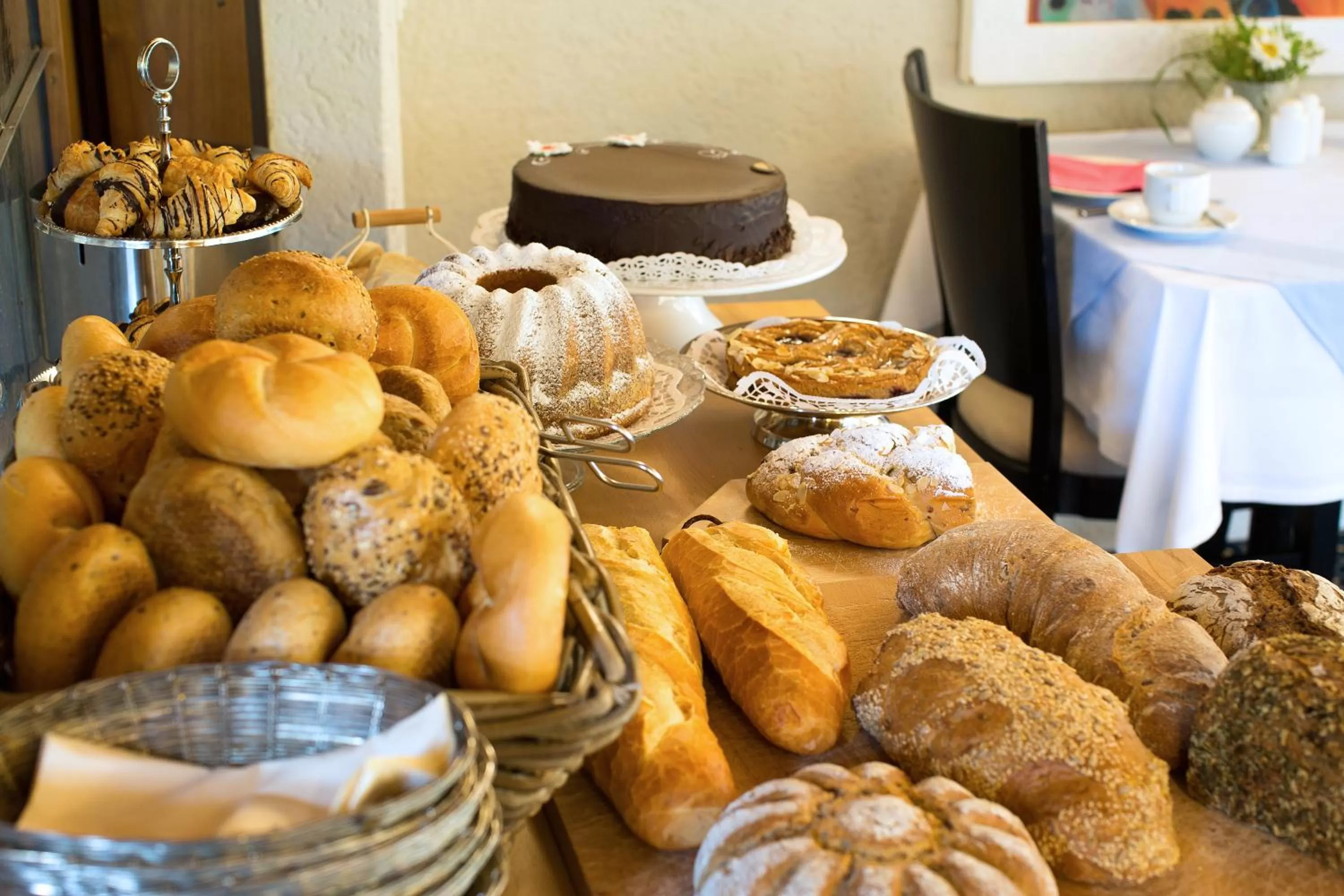 Buffet breakfast in Hotel Garni Römerhof