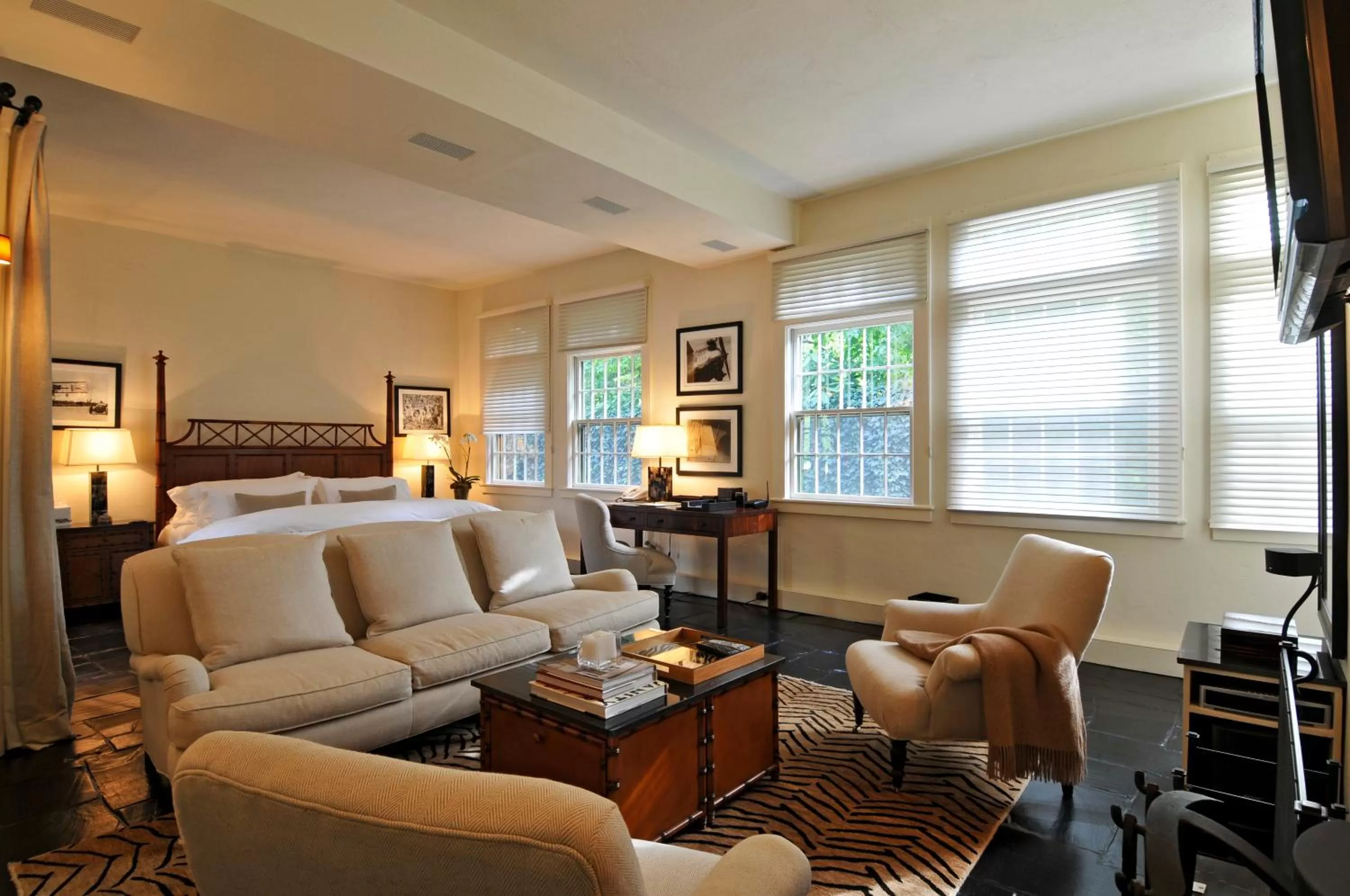 Seating area, Bed in The Baker House 1650