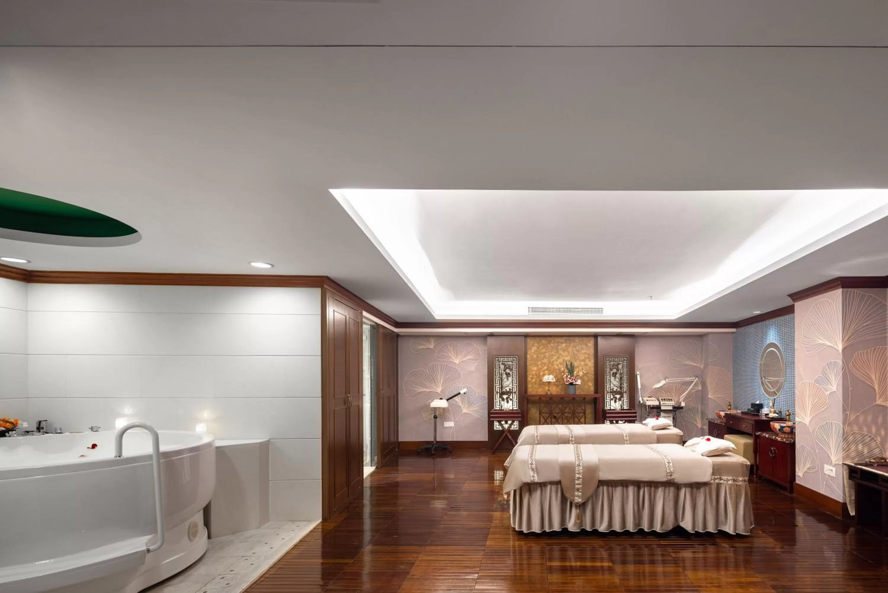 Spa and wellness centre/facilities, Bed in Crowne Plaza Hotel & Suites Landmark Shenzhen by IHG