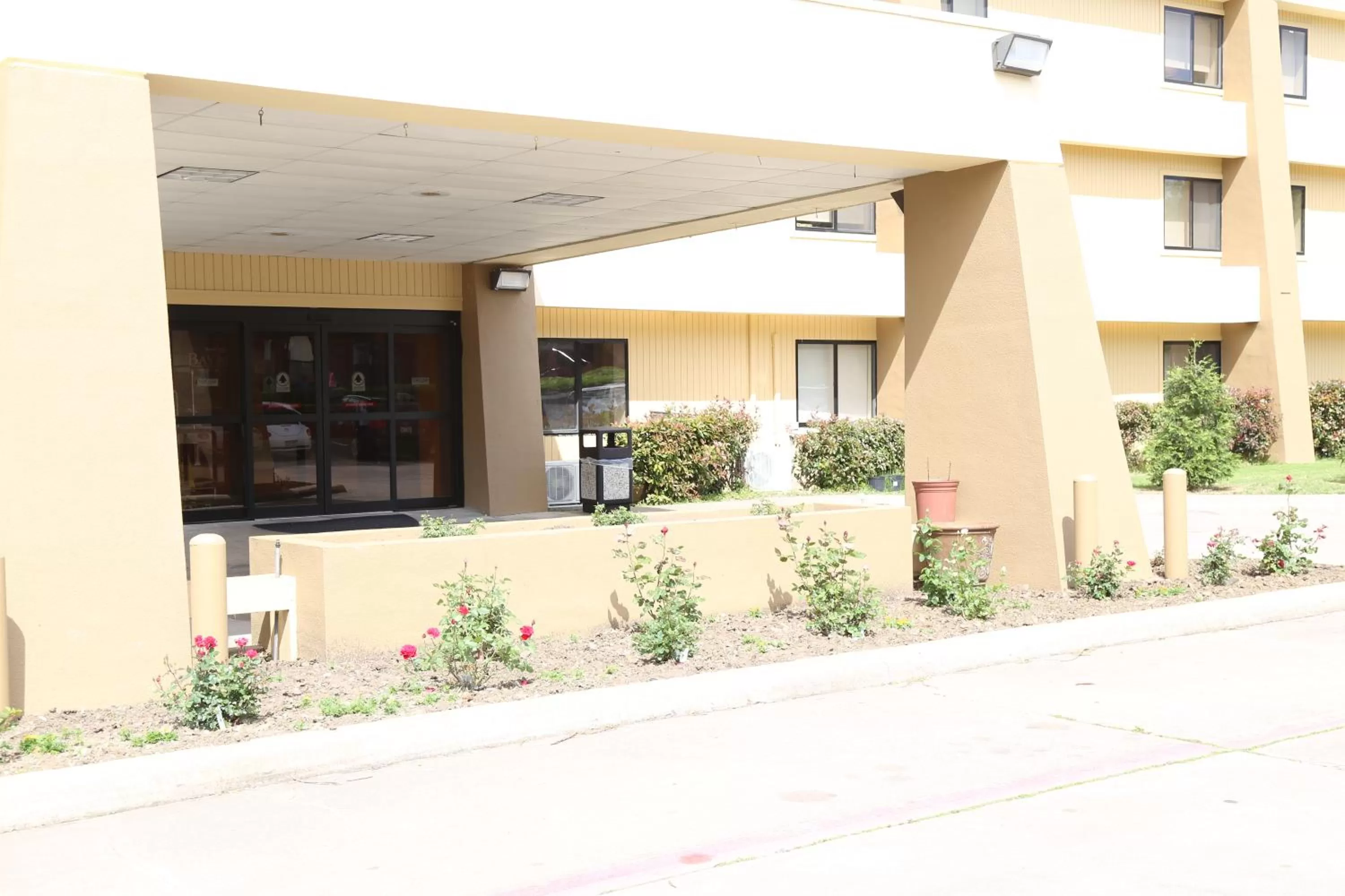 Facade/entrance in Baymont by Wyndham Plano