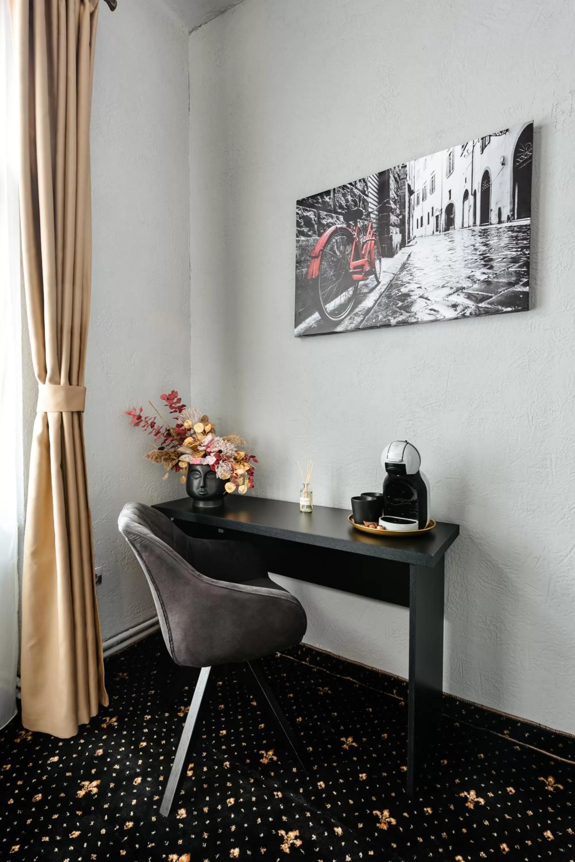 Coffee/tea facilities in Palace Bulevard Inn