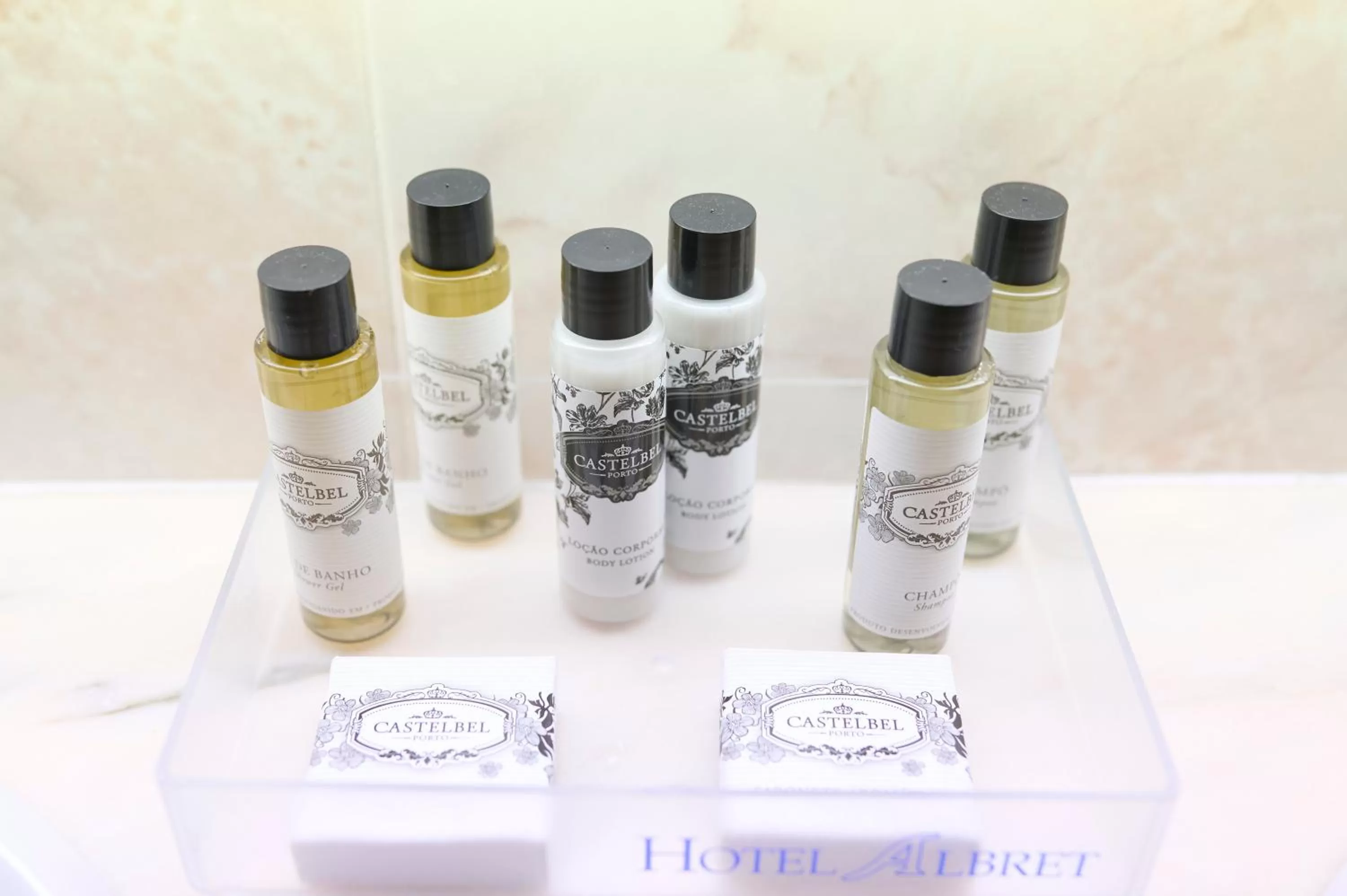 Family Room (2 Adults + 2 Children) in Hotel Albret