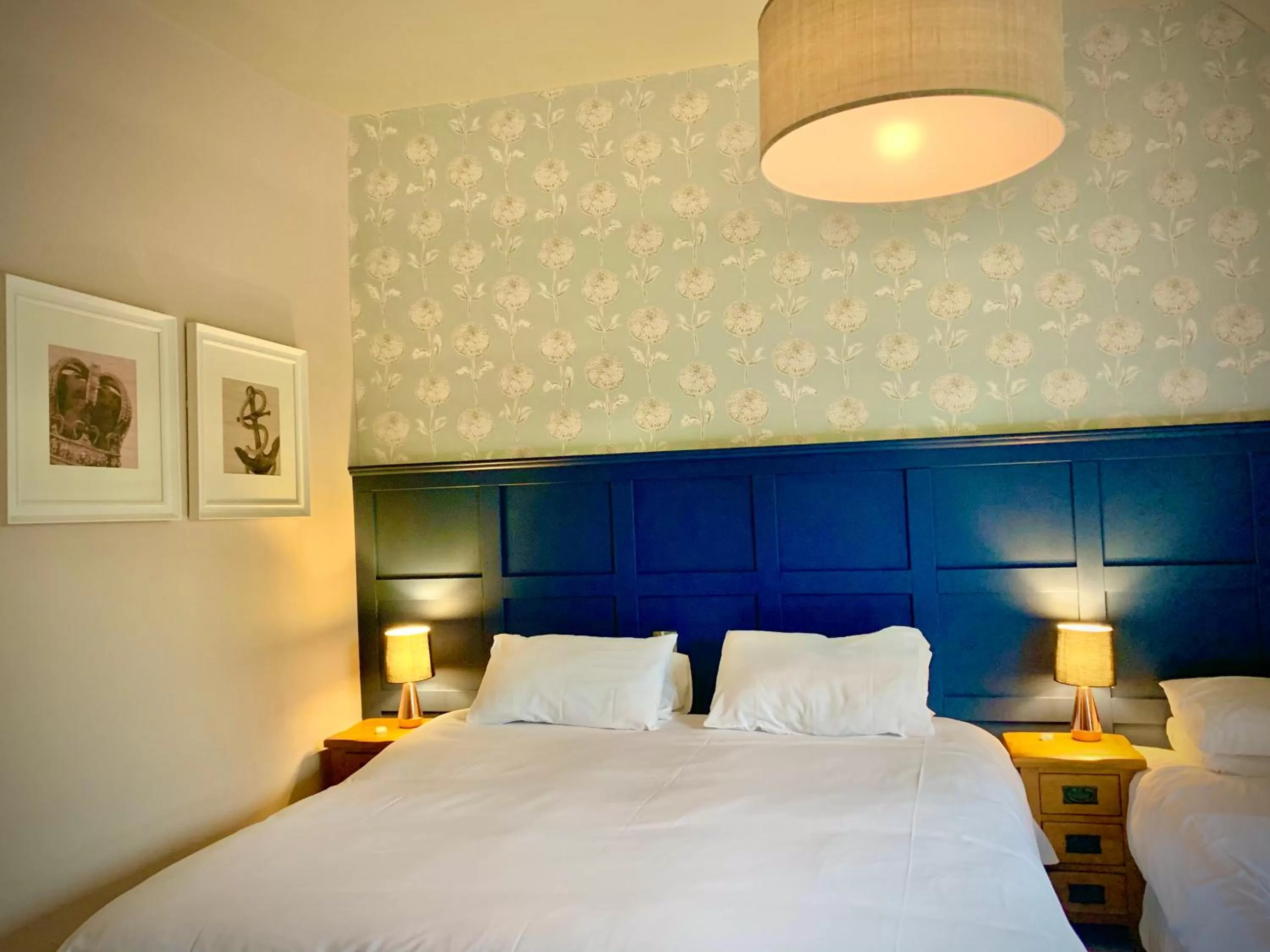 Bed in Crown & Anchor