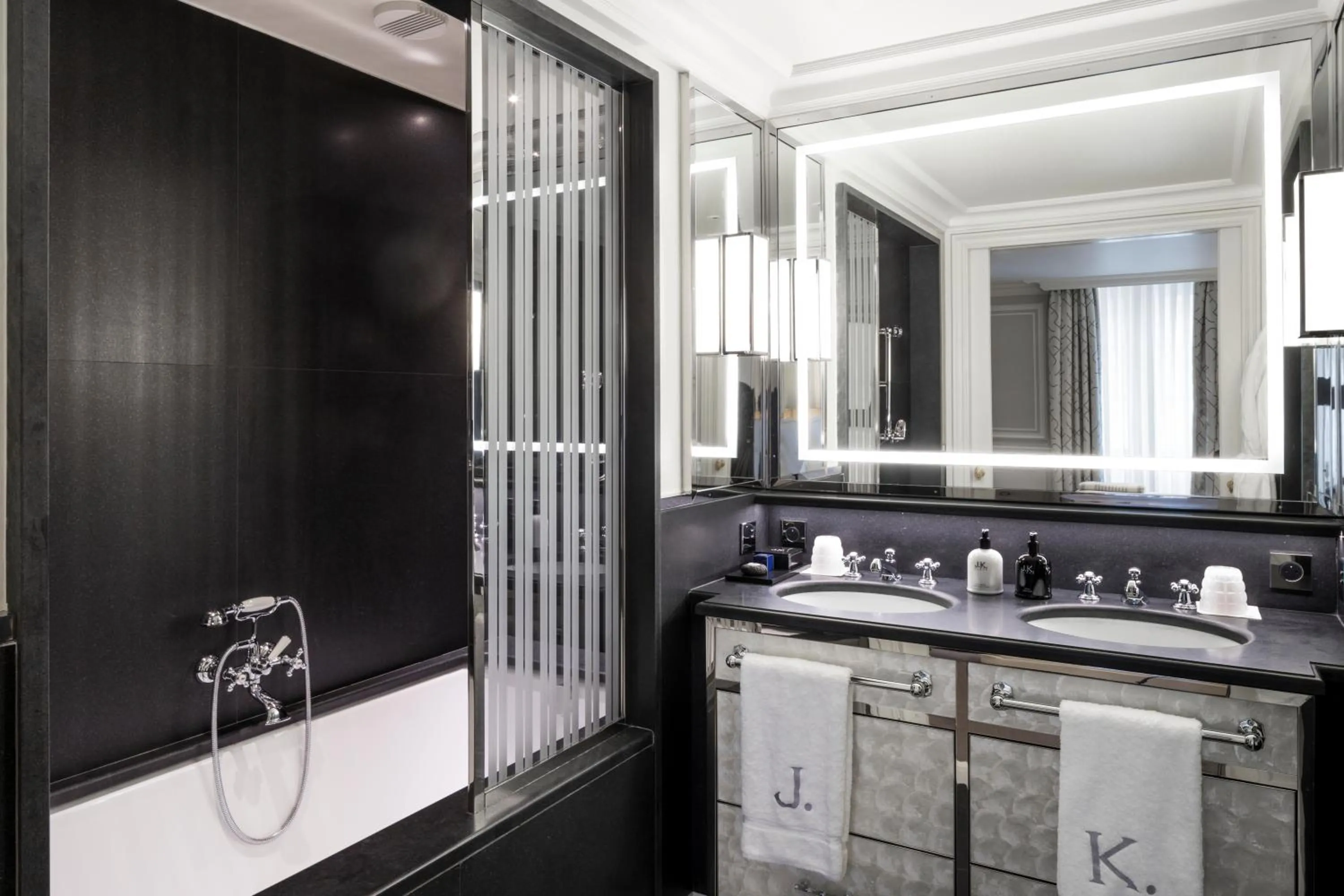 Bathroom in J.K. Place Paris