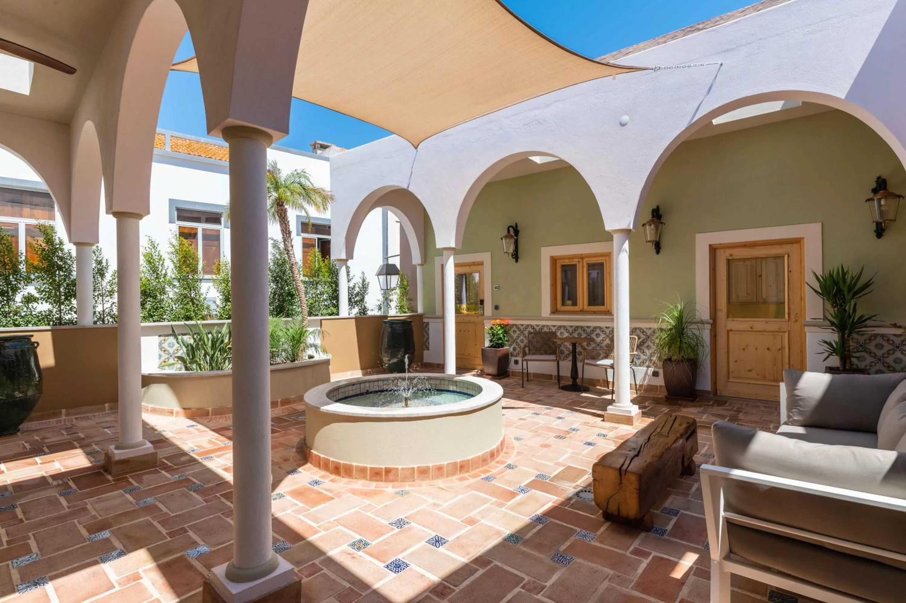 Patio in Vila Origens Boutique Hotel Albufeira – Adults Only