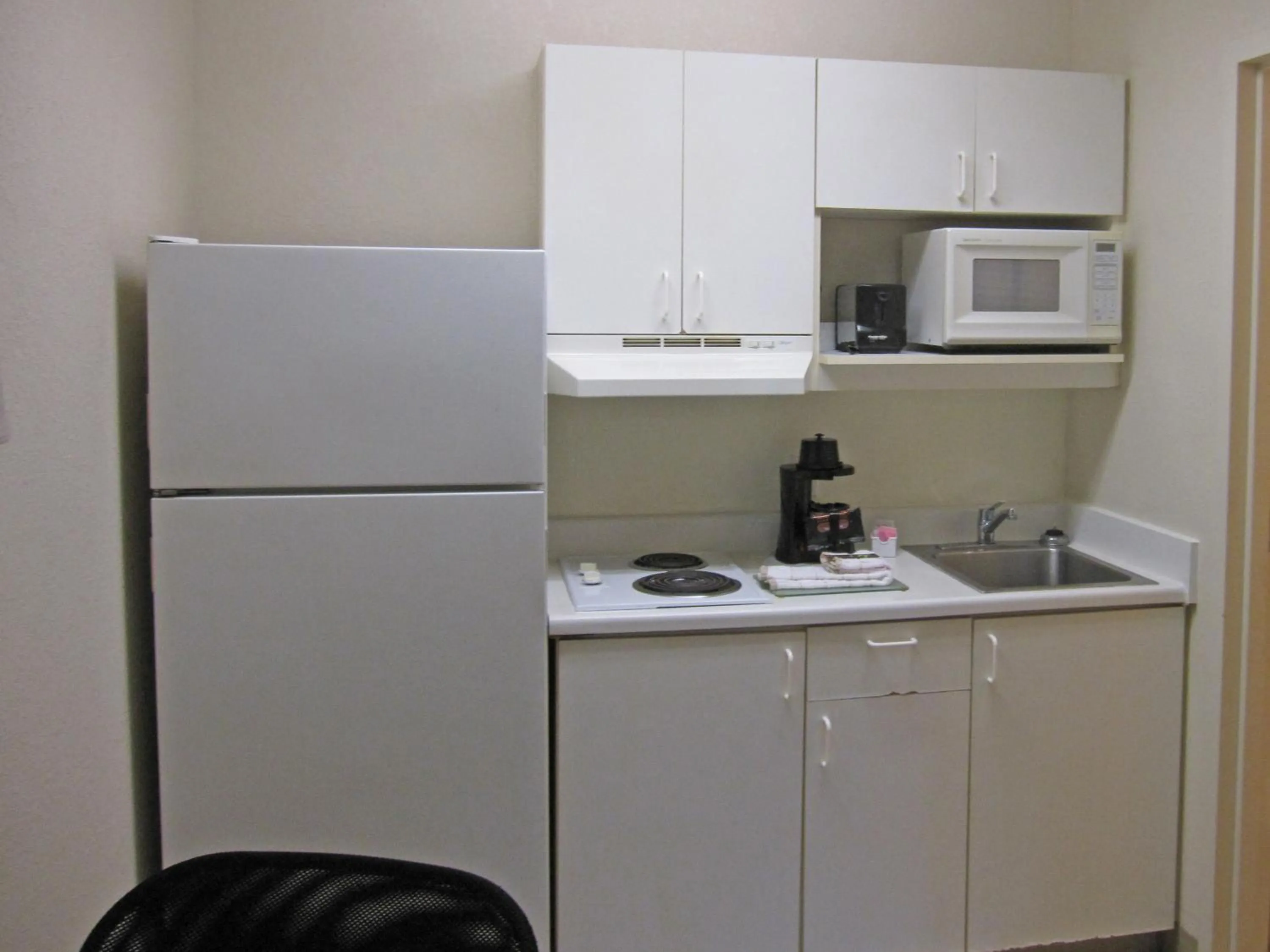 Kitchen or kitchenette in Extended Stay America Select Suites - Nashville - Airport