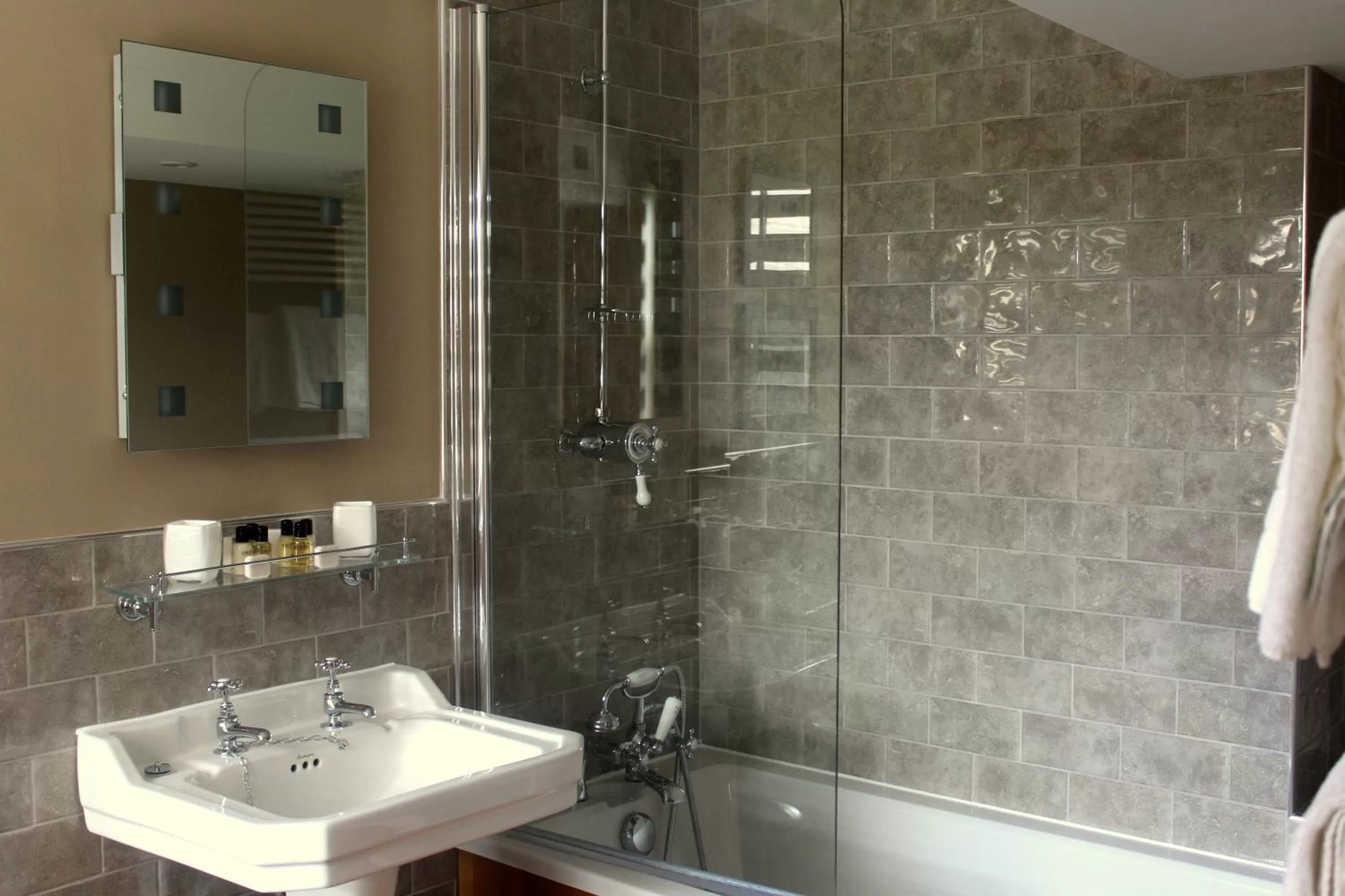 Shower in Blue Bell Country Inn