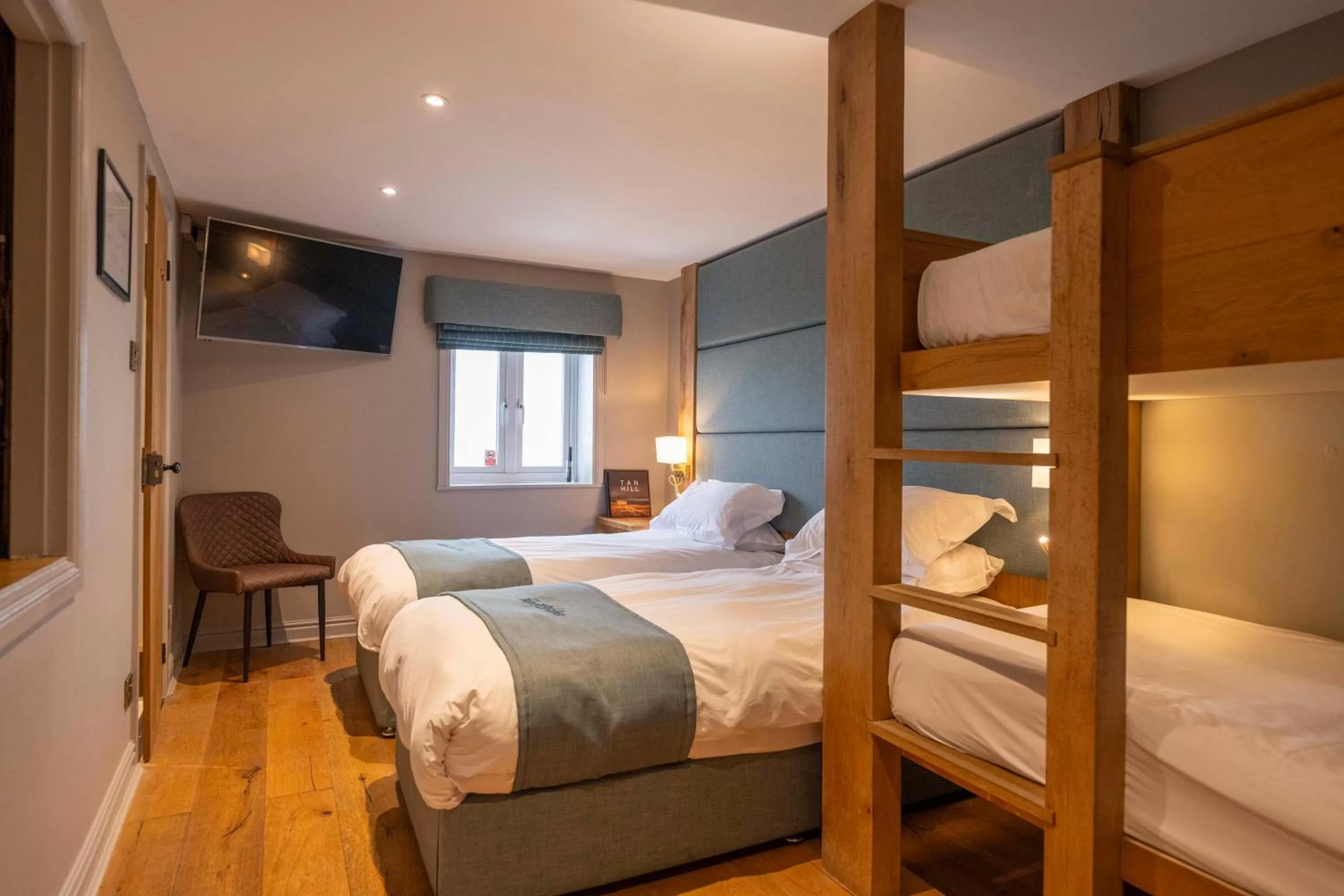 Photo of the whole room, Bed in The Tan Hill Inn