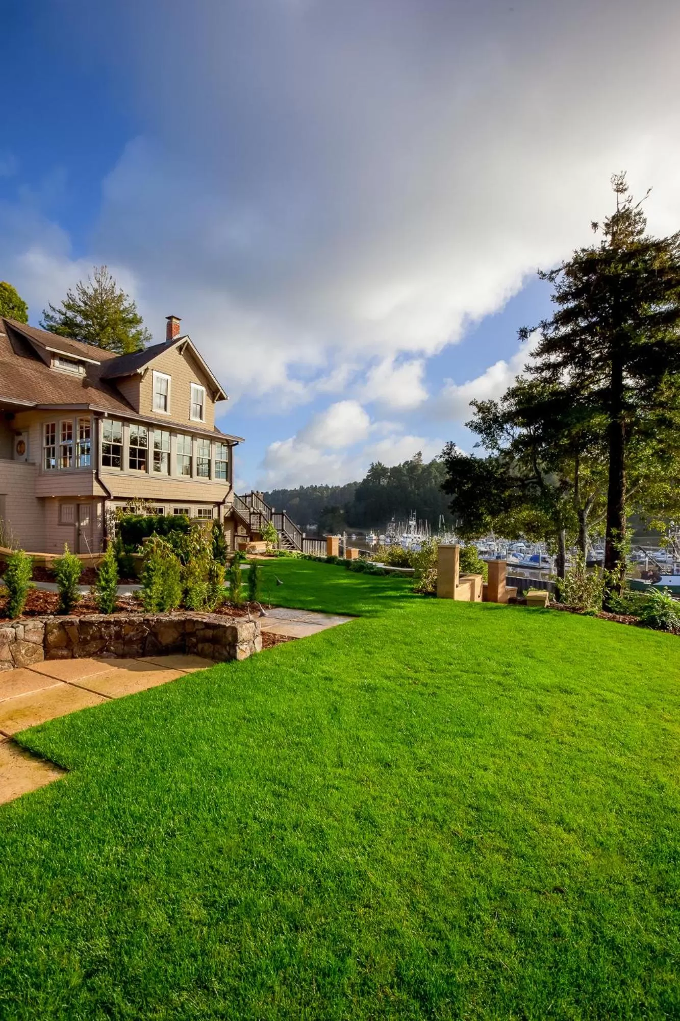Property building in Noyo Harbor Inn