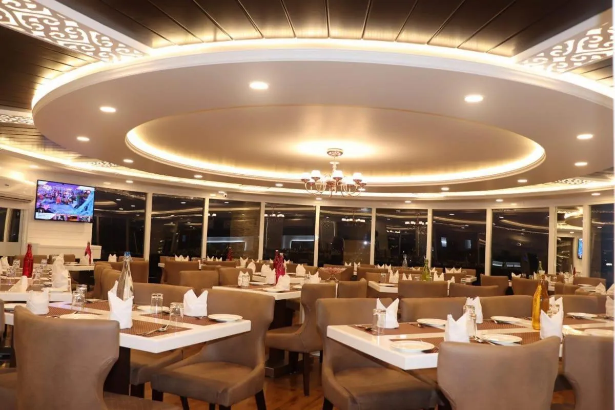 Restaurant/places to eat in Hotel Pushp Villa Agra Taj East Gate