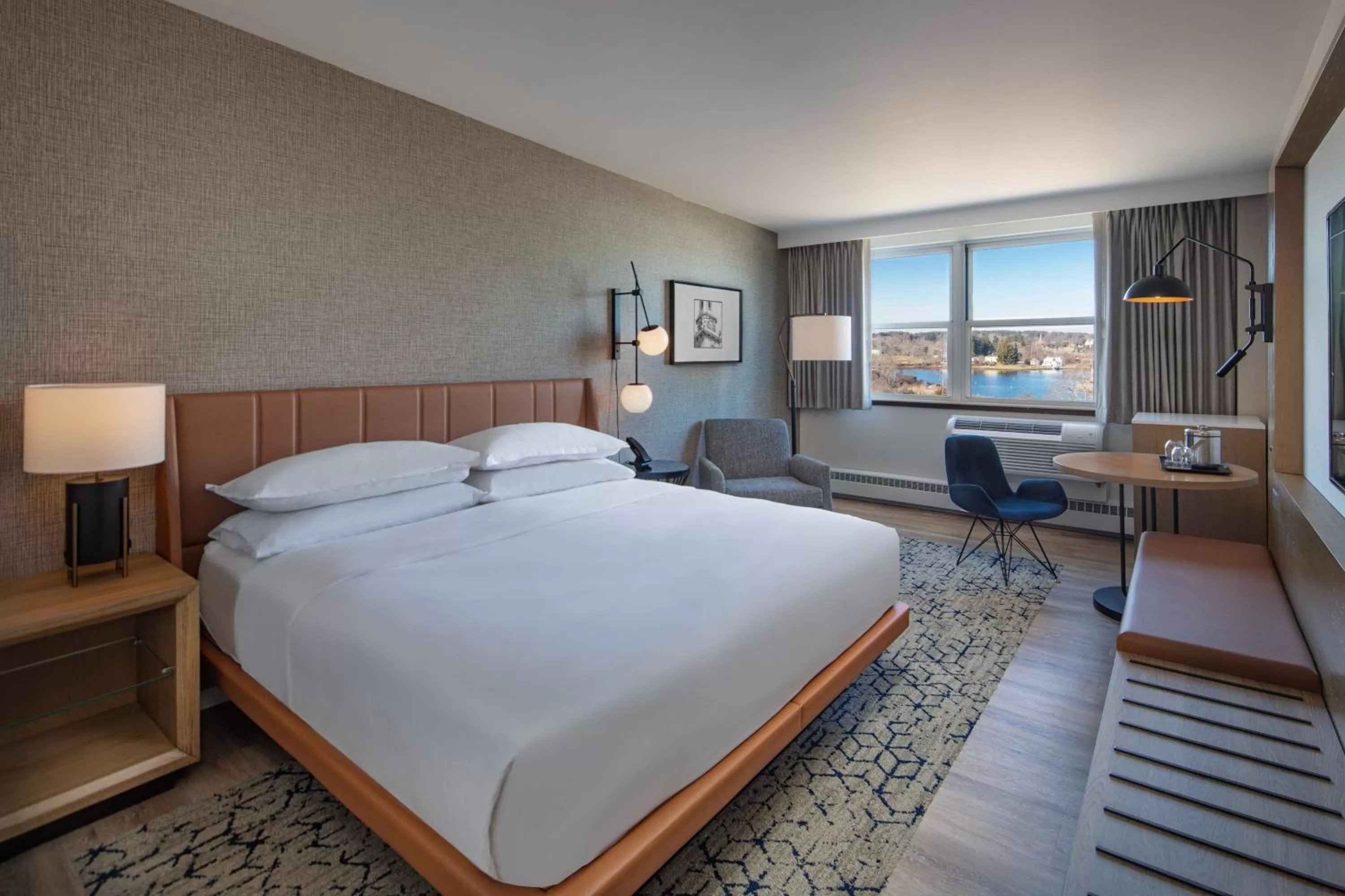 Photo of the whole room, Bed in Sheraton Portsmouth Harborside Hotel