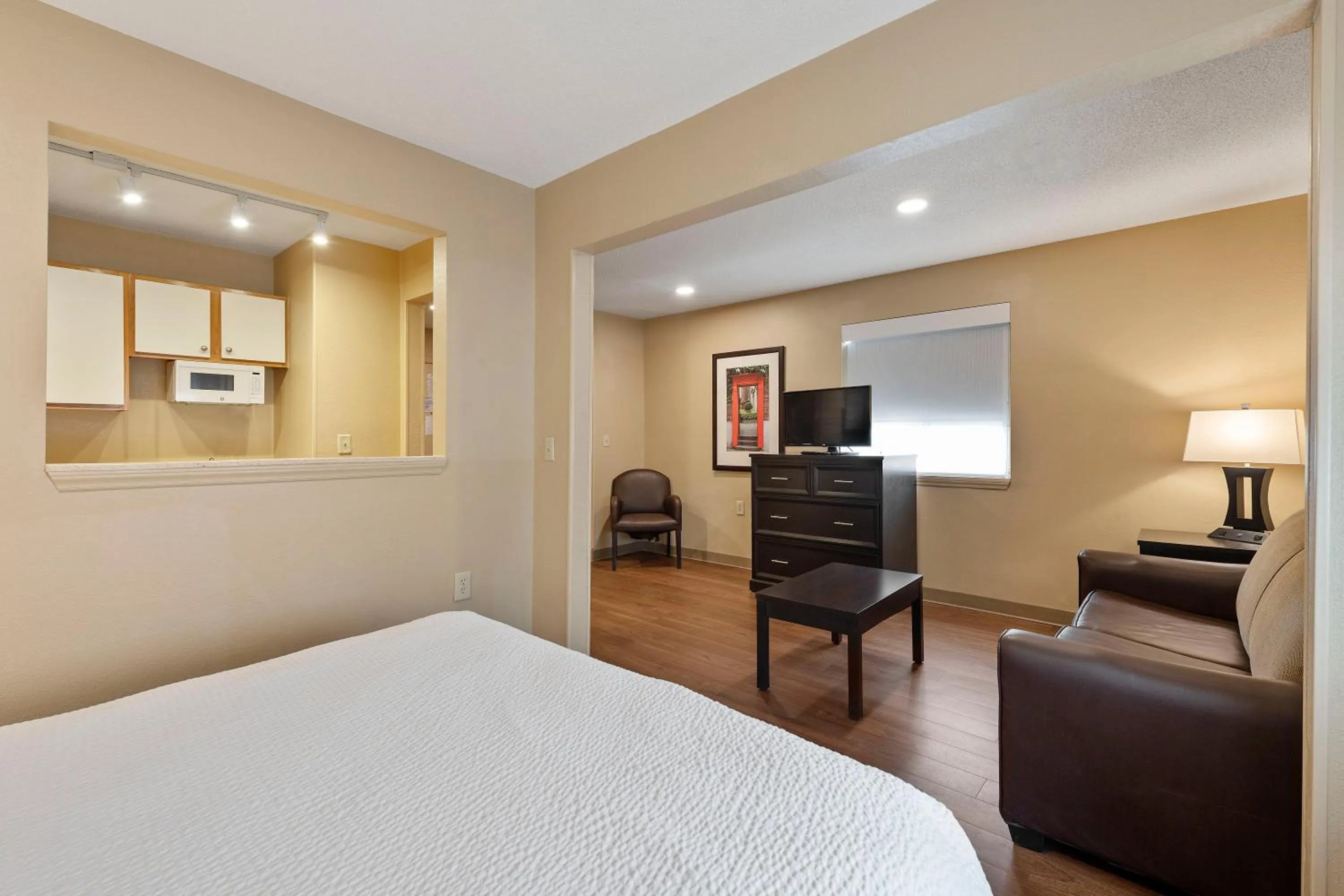 Bed in Extended Stay America Select Suites - Charlotte - Tyvola Rd - Executive Park