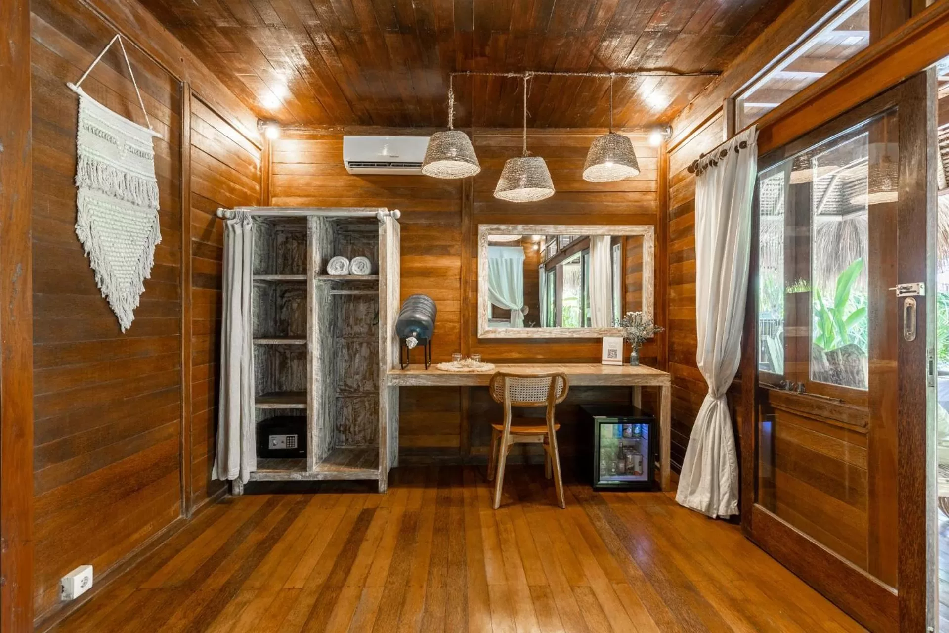 oven in Tigerlillys Boutique Hotel