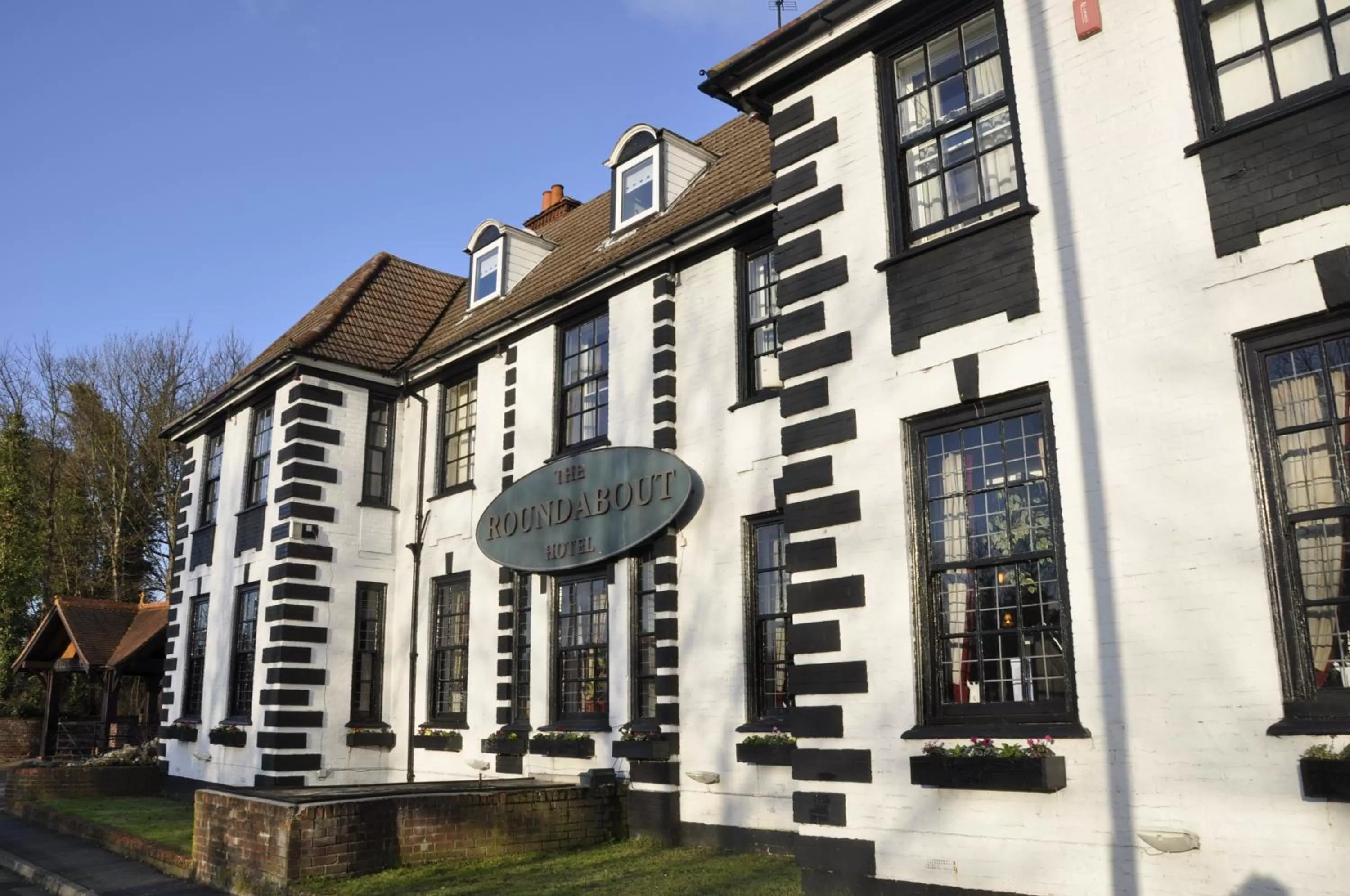 Facade/entrance in The Roundabout Hotel