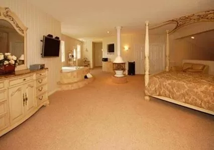 Decorative detail, Bed in Lakeside Resort & Conference Center