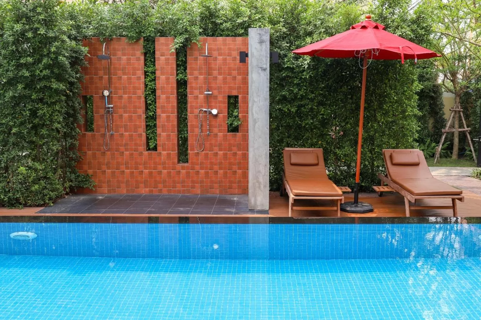 Swimming pool in Golden Sea Pattaya - SHA Extra Plus