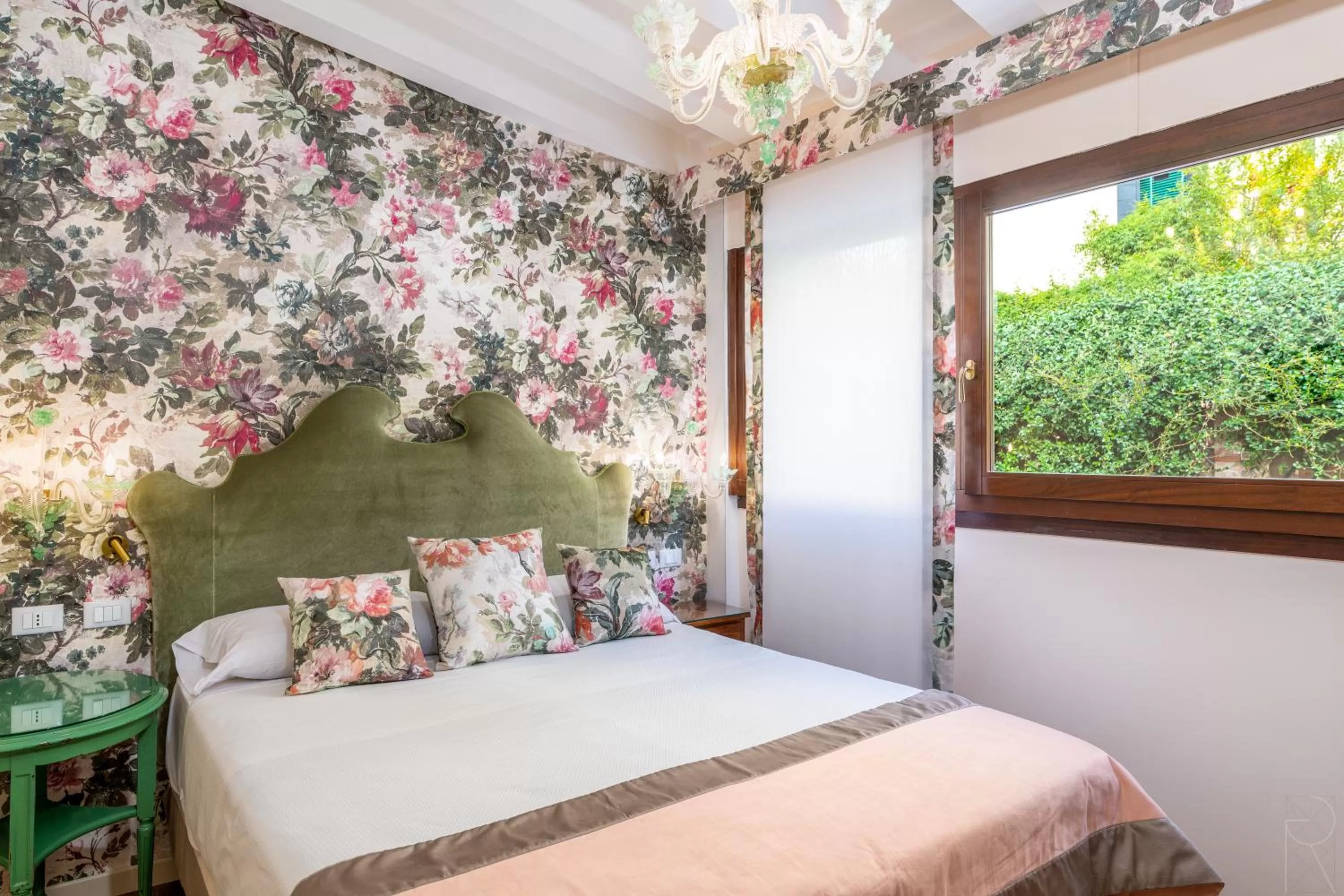 Garden view, Bed in Hotel Villa Rosa