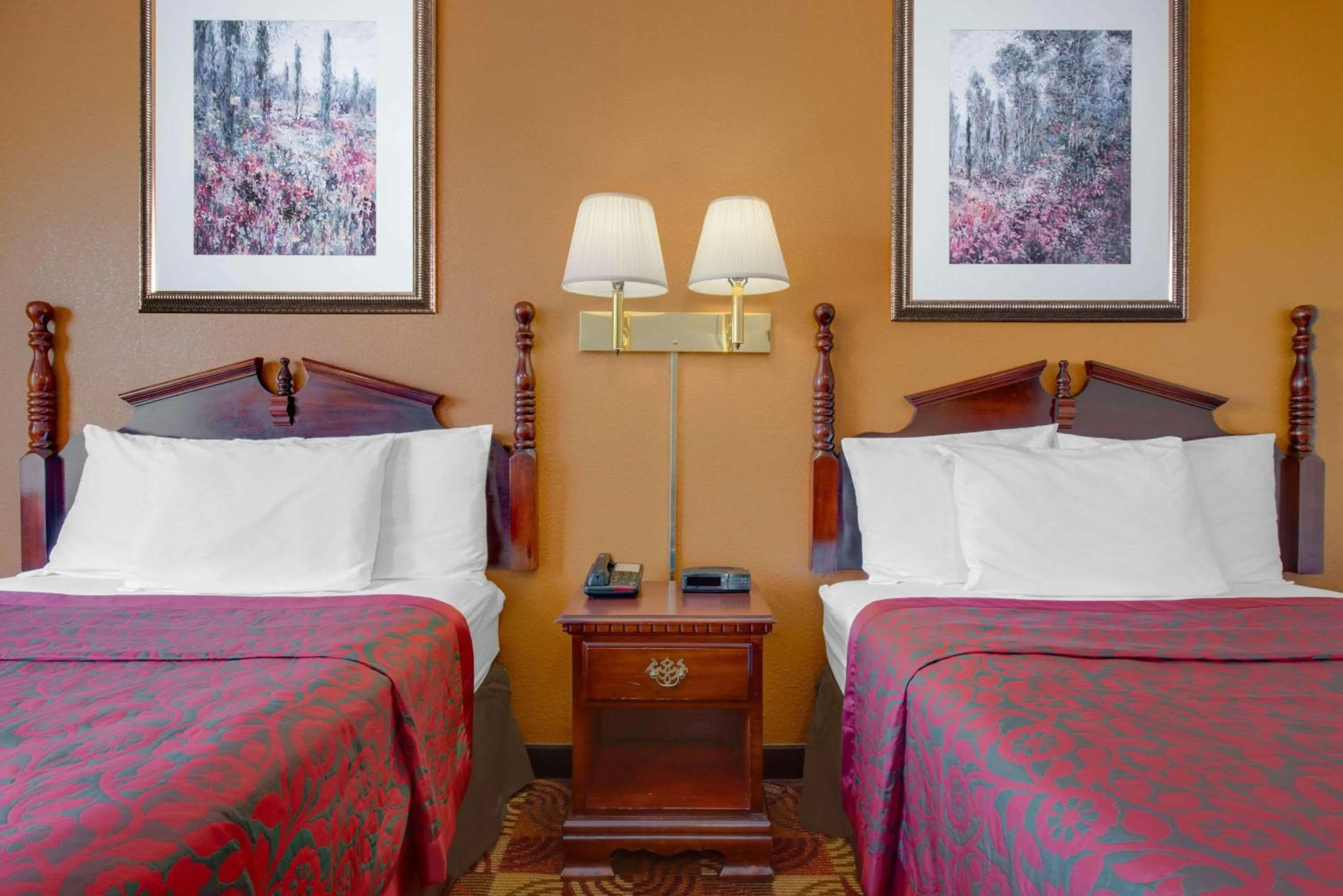 Photo of the whole room, Bed in Express Inn Harrisburg South New Cumberland