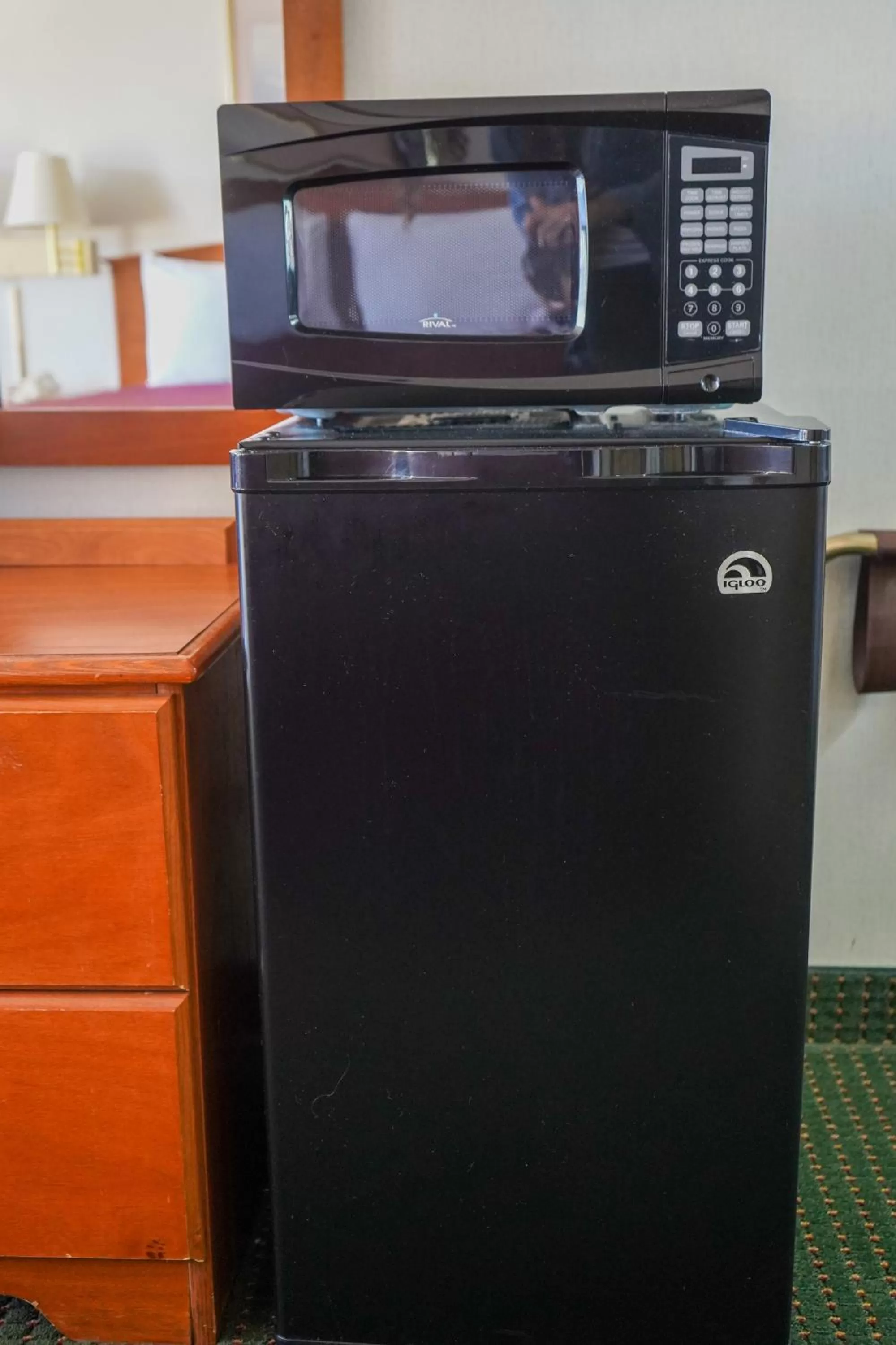 microwave in Sunset Inn Clarksville