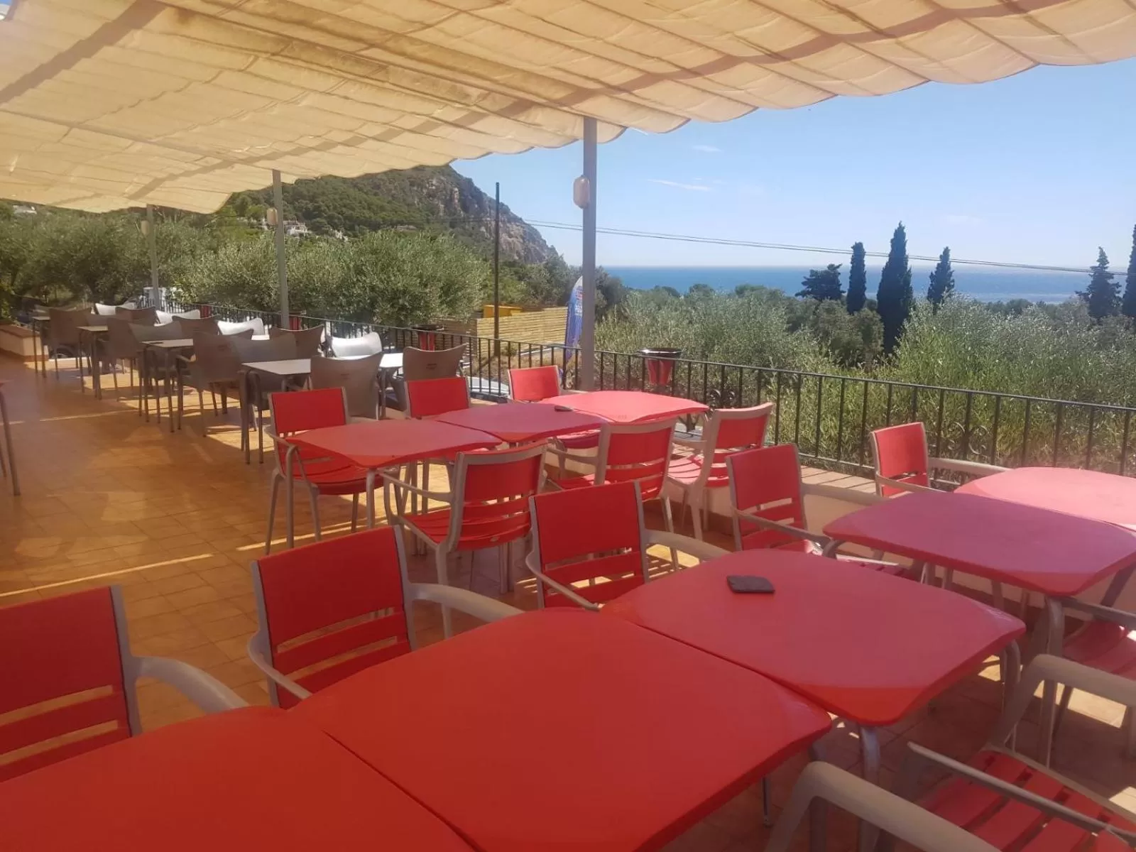 Restaurant/Places to Eat in Hostal Ondina