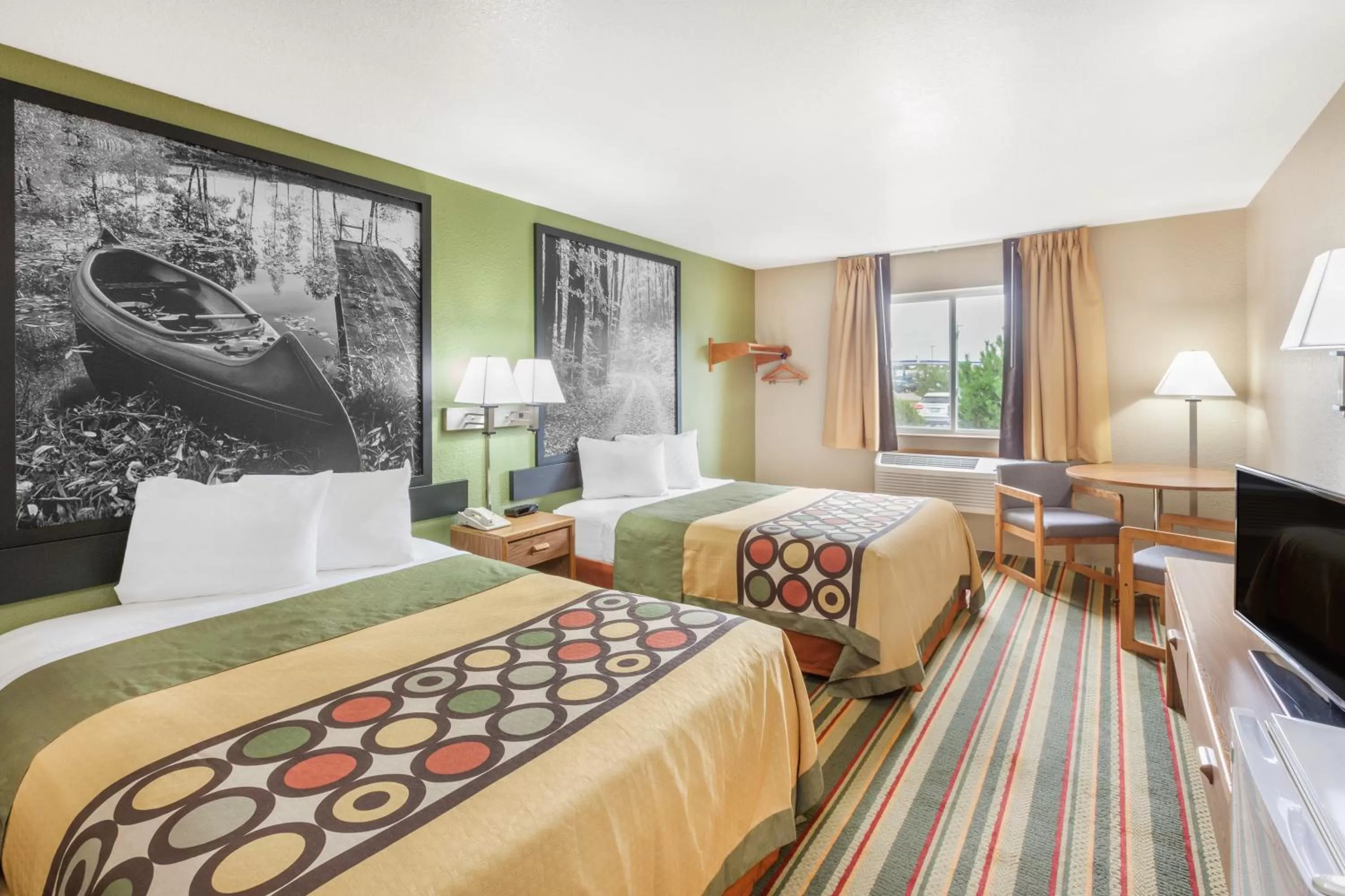 Photo of the whole room, Bed in Super 8 by Wyndham Grayling