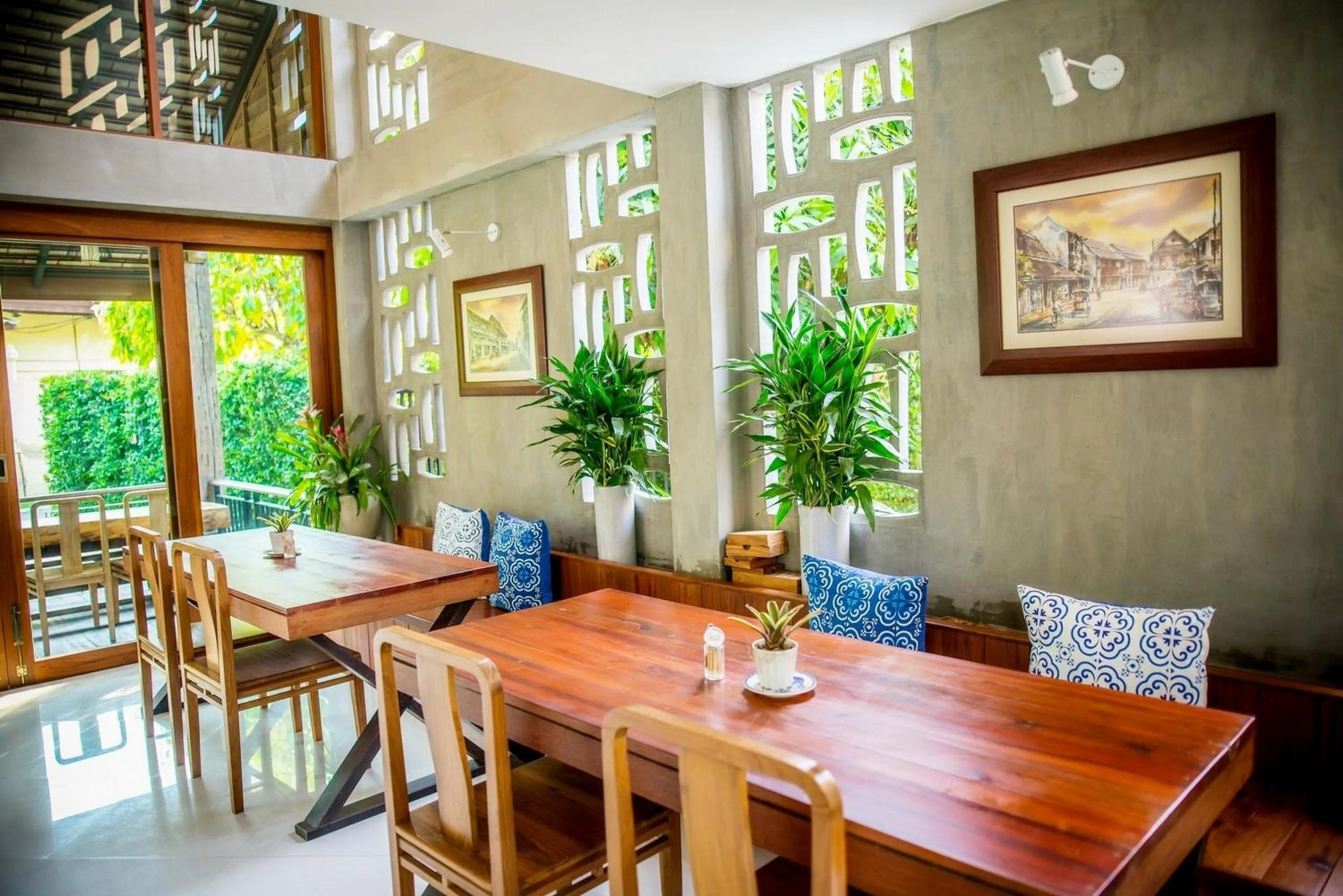 Restaurant/places to eat in Chu Hotel