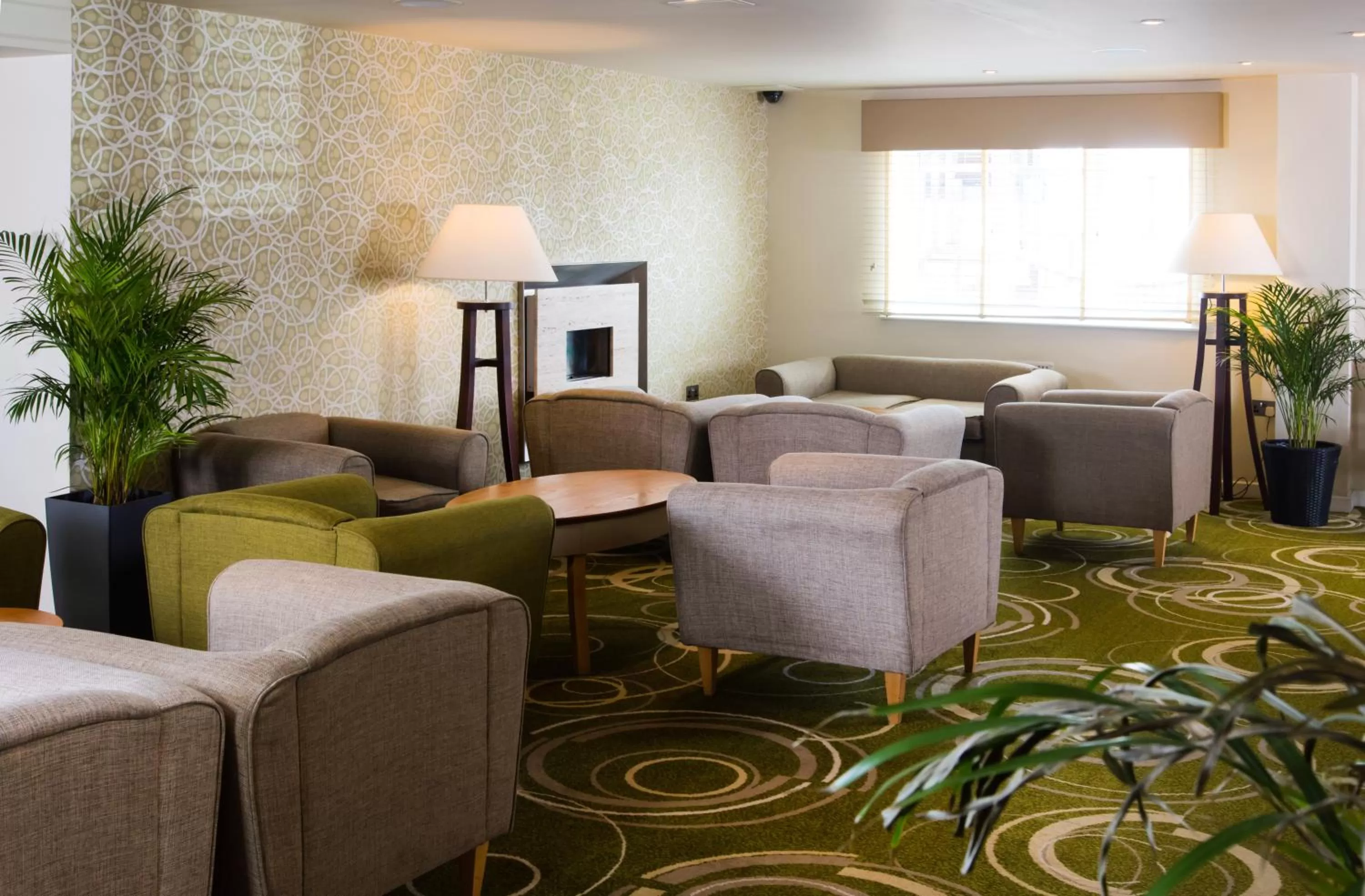 Communal lounge/ TV room in Mercure Newbury West Grange Hotel