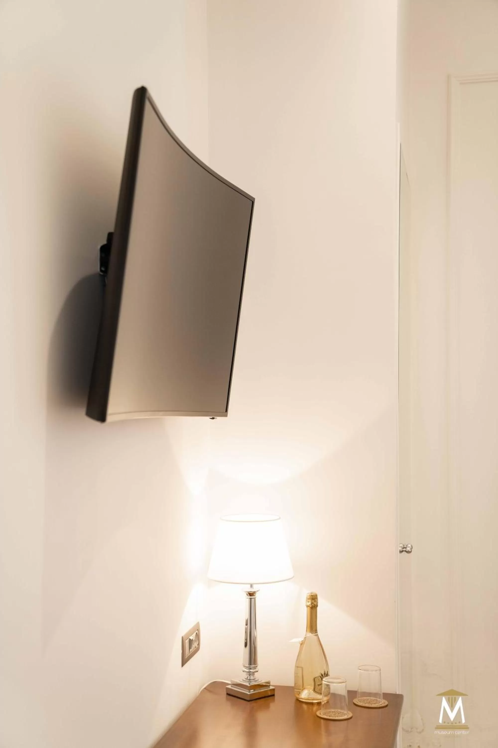 Communal lounge/ TV room in Museum Center Luxury