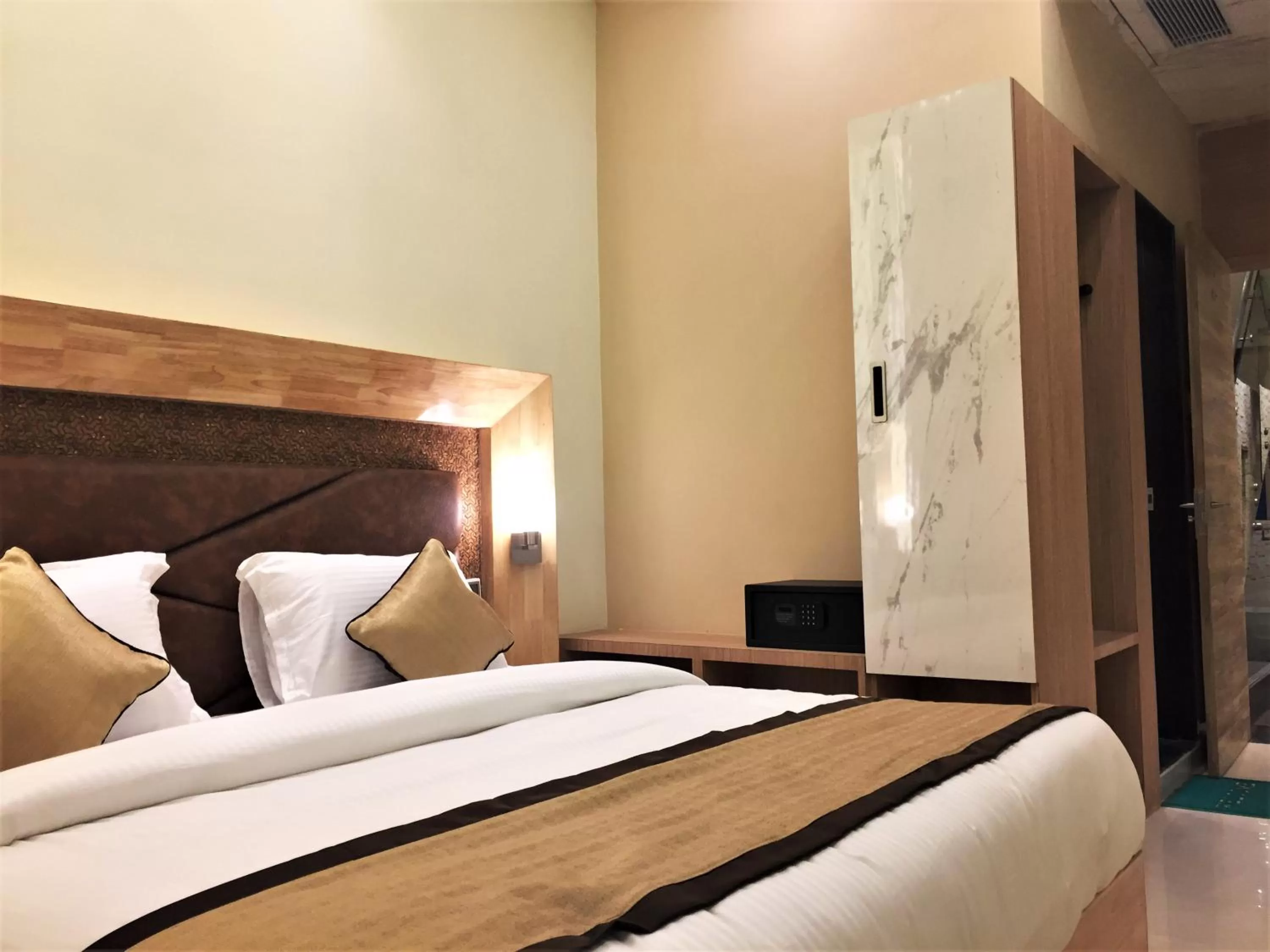 Bedroom, Bed in Hotel Bharat