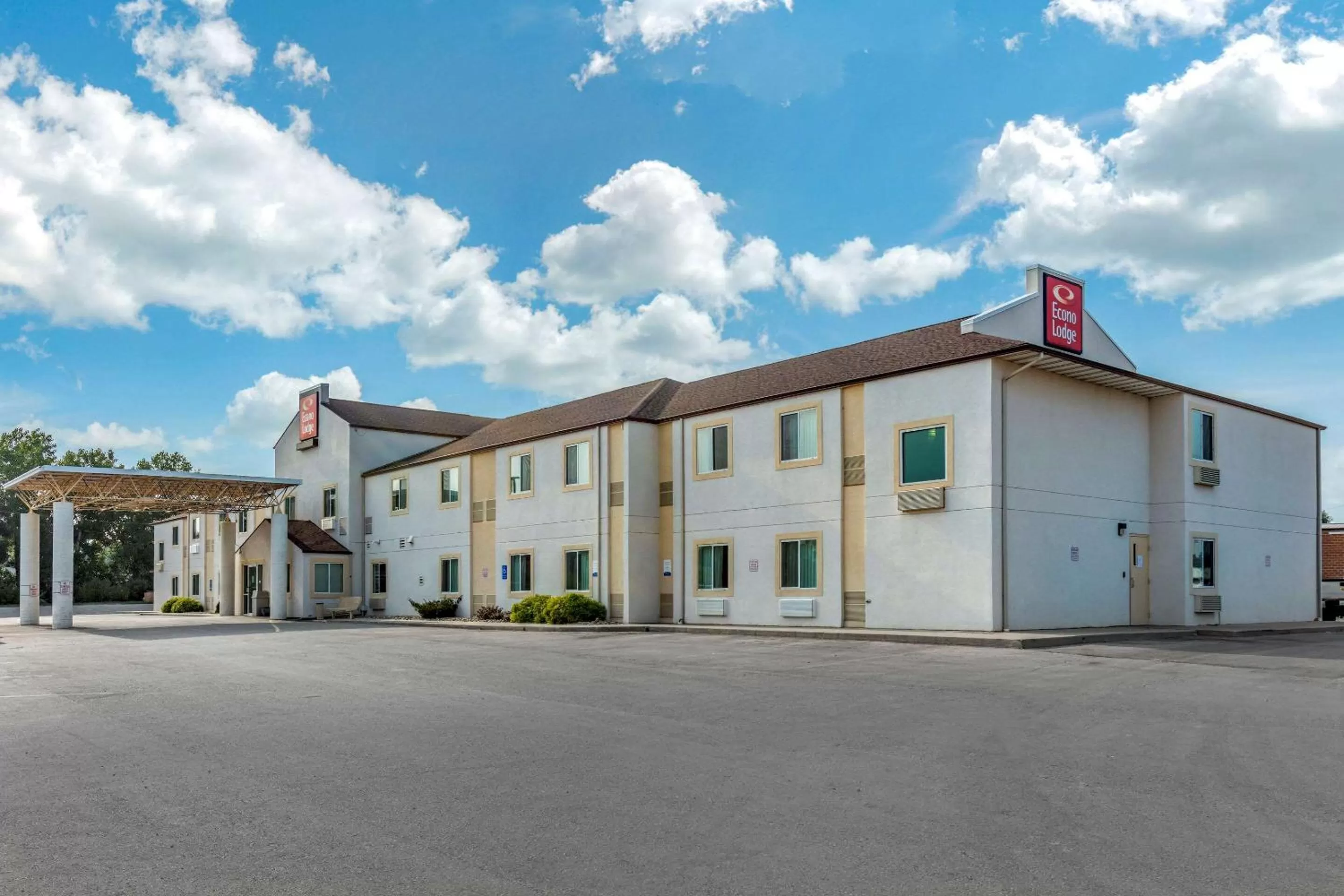 Property building in Econo Lodge